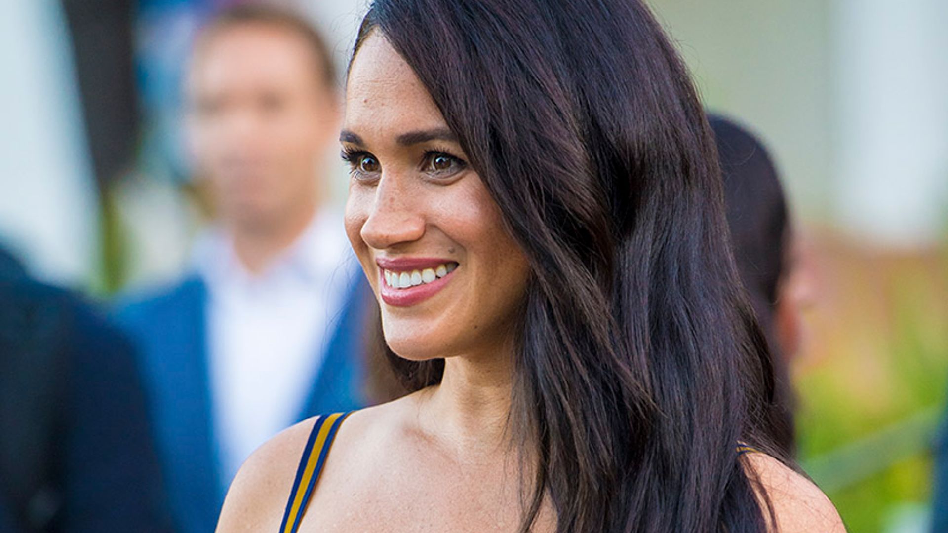 Meghan Markle y Julianne Moore comparten el mismo secreto para tener la piel bonita