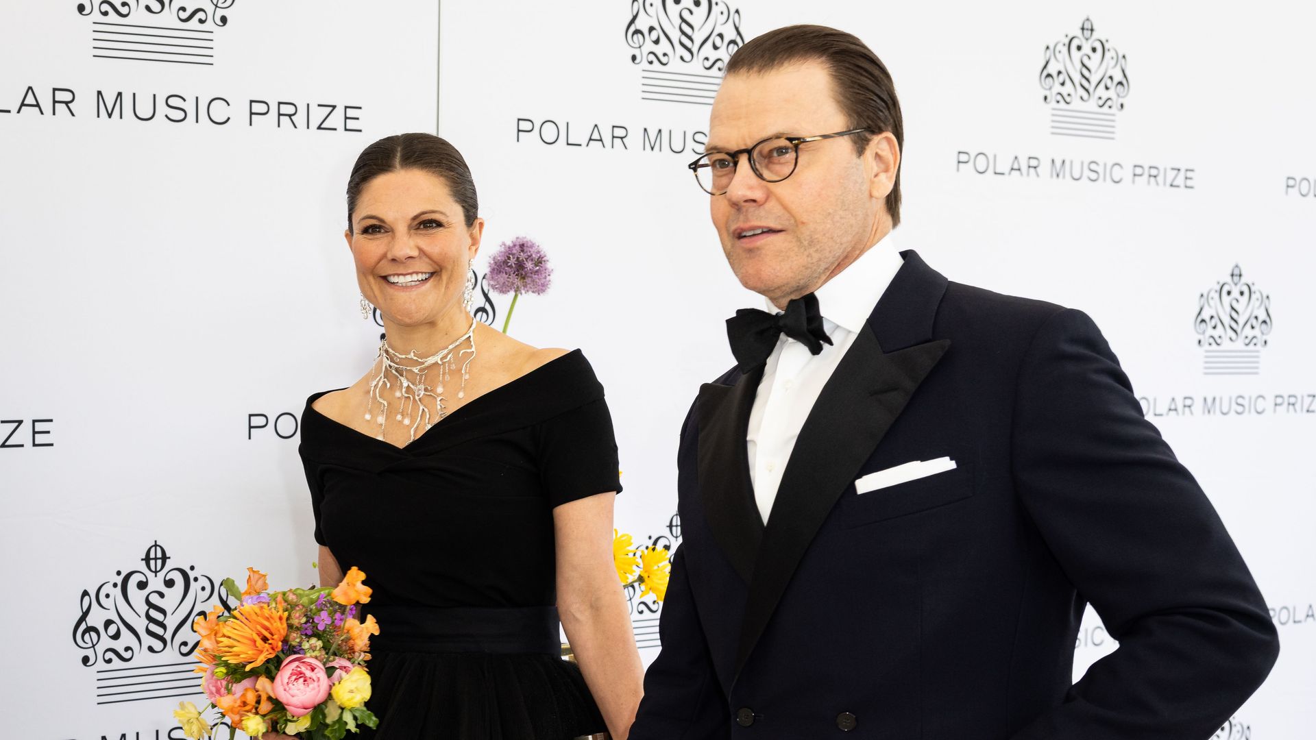 Victoria de Suecia impresiona en el Polar Music Prize con su look Bardot y una gargantilla inspirada en un jardín secreto