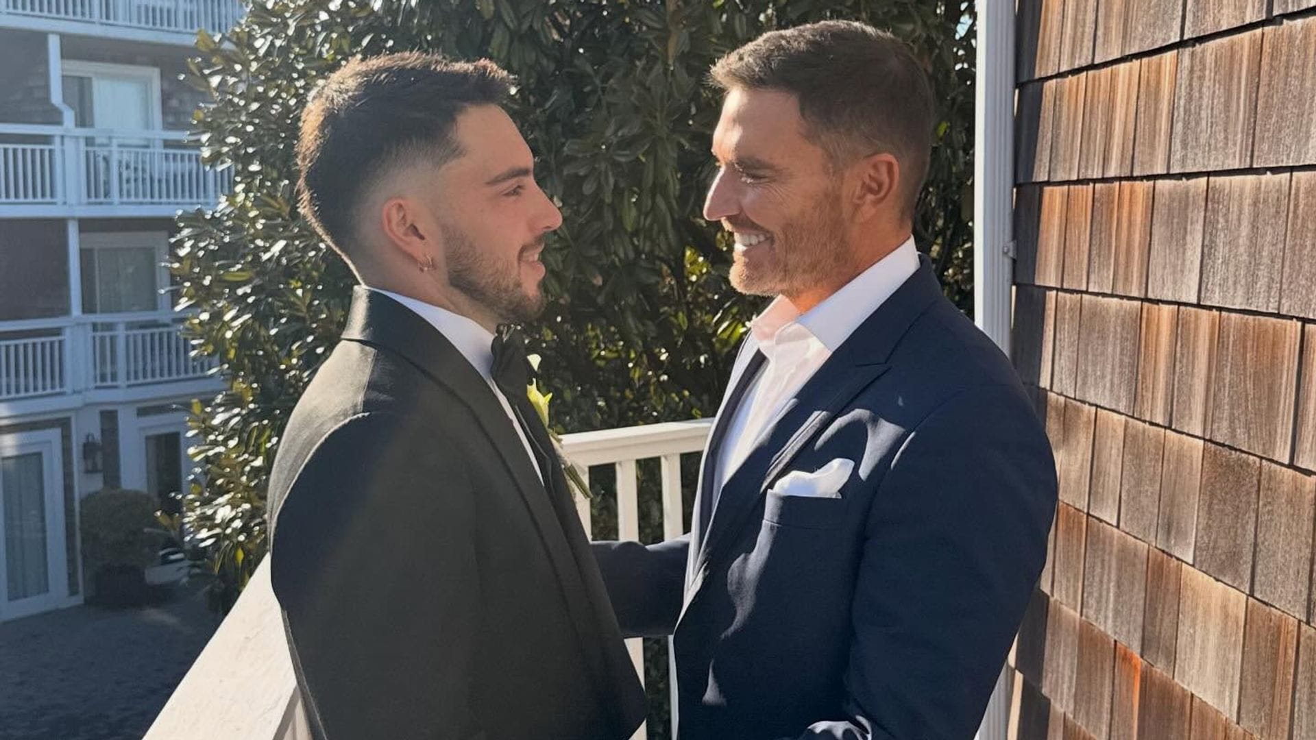 Julián Gil en la boda de su hijo