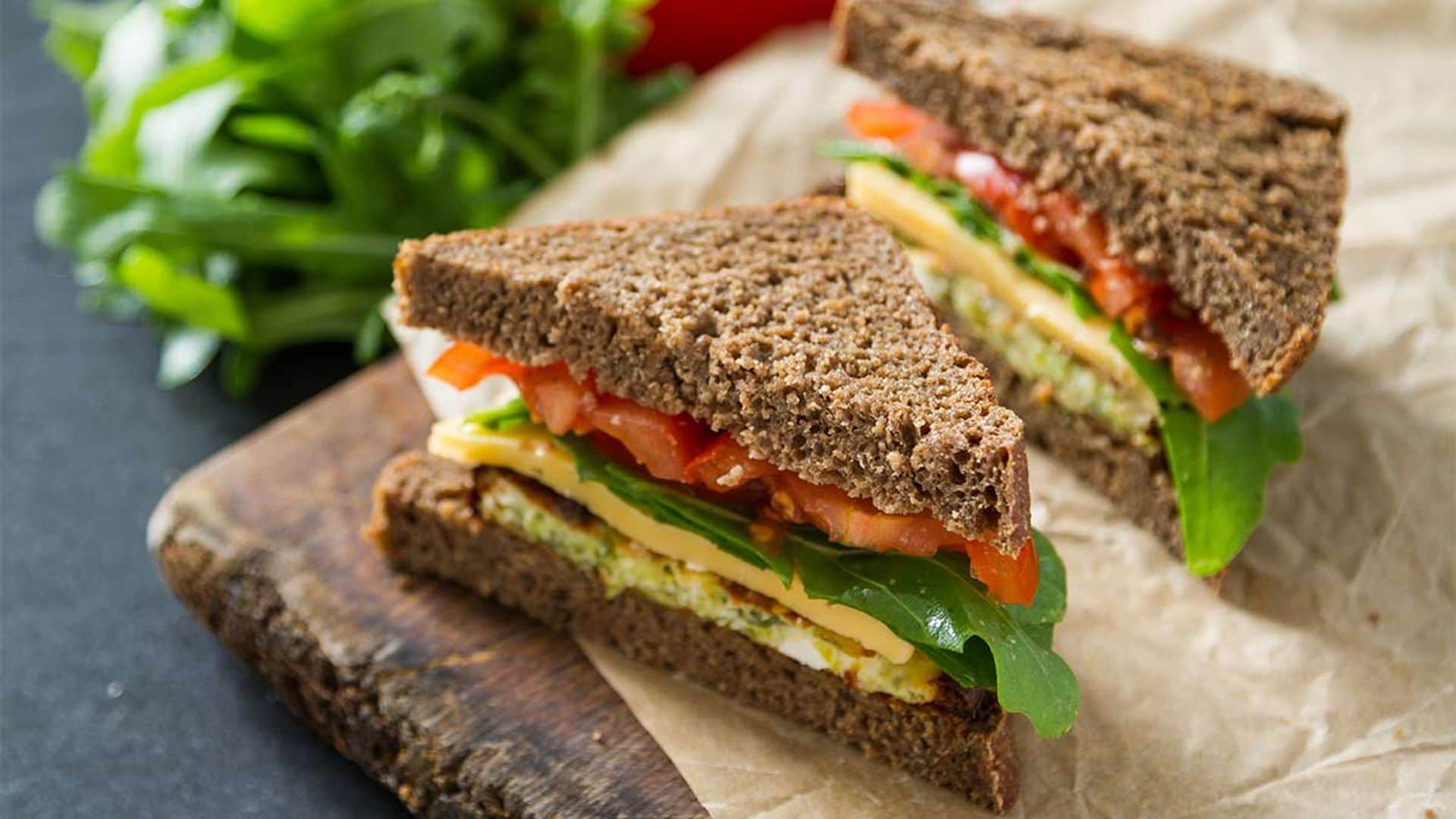 Sándwich integral vegetal con queso