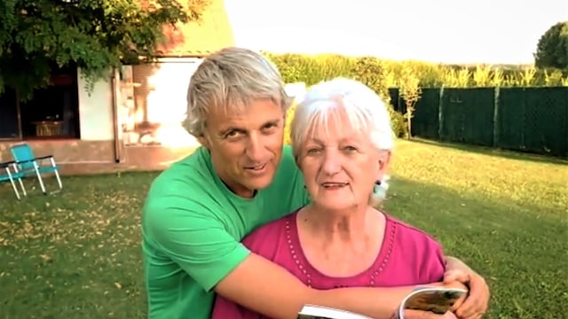 Jesús Calleja con su madre, María Jesús