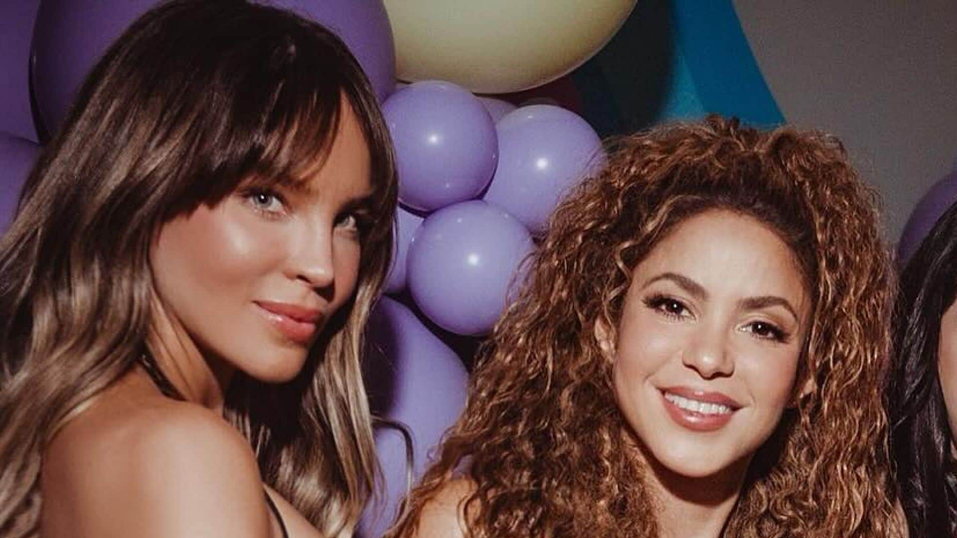 Belinda sorprende a Shakira con un hermoso detalle en su último concierto en México