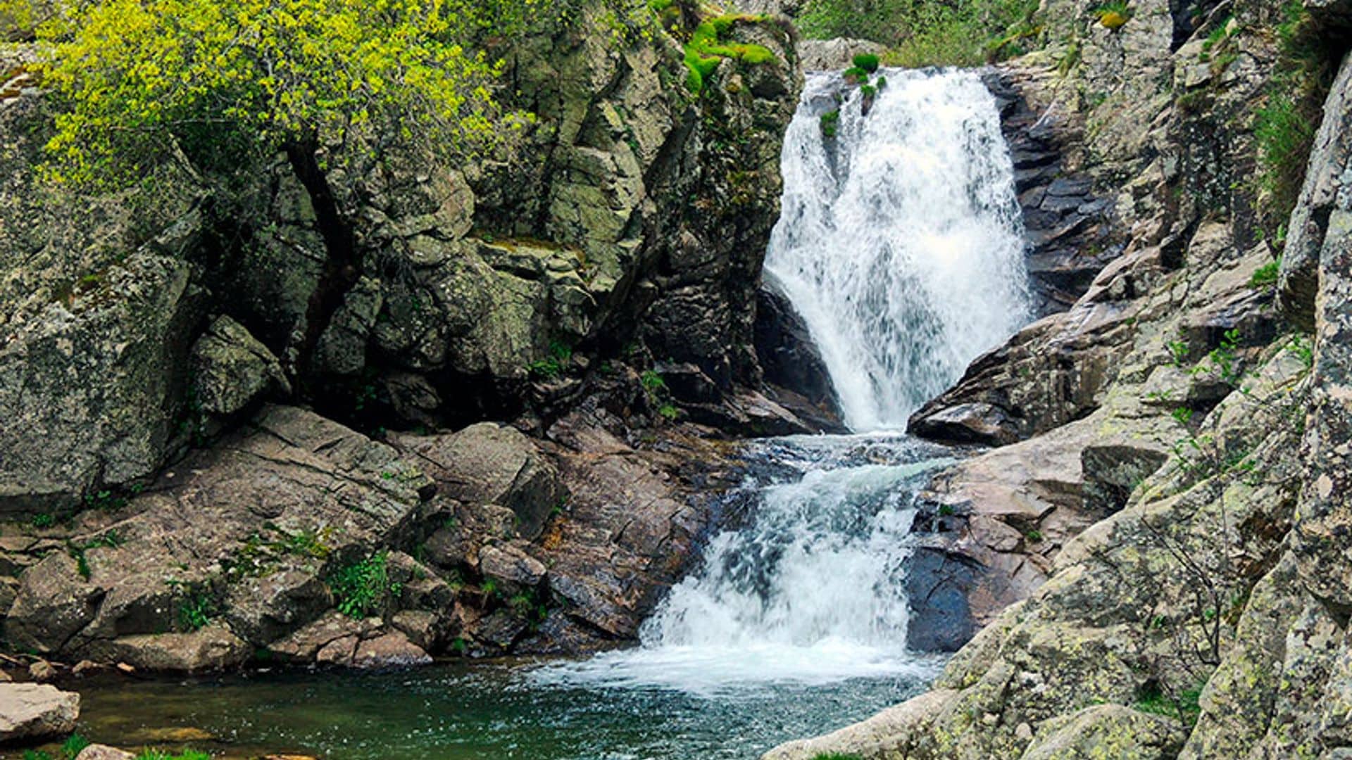 Cascadas, piscinas naturales y un monasterio, la ruta más refrescante por el valle del Lozoya
