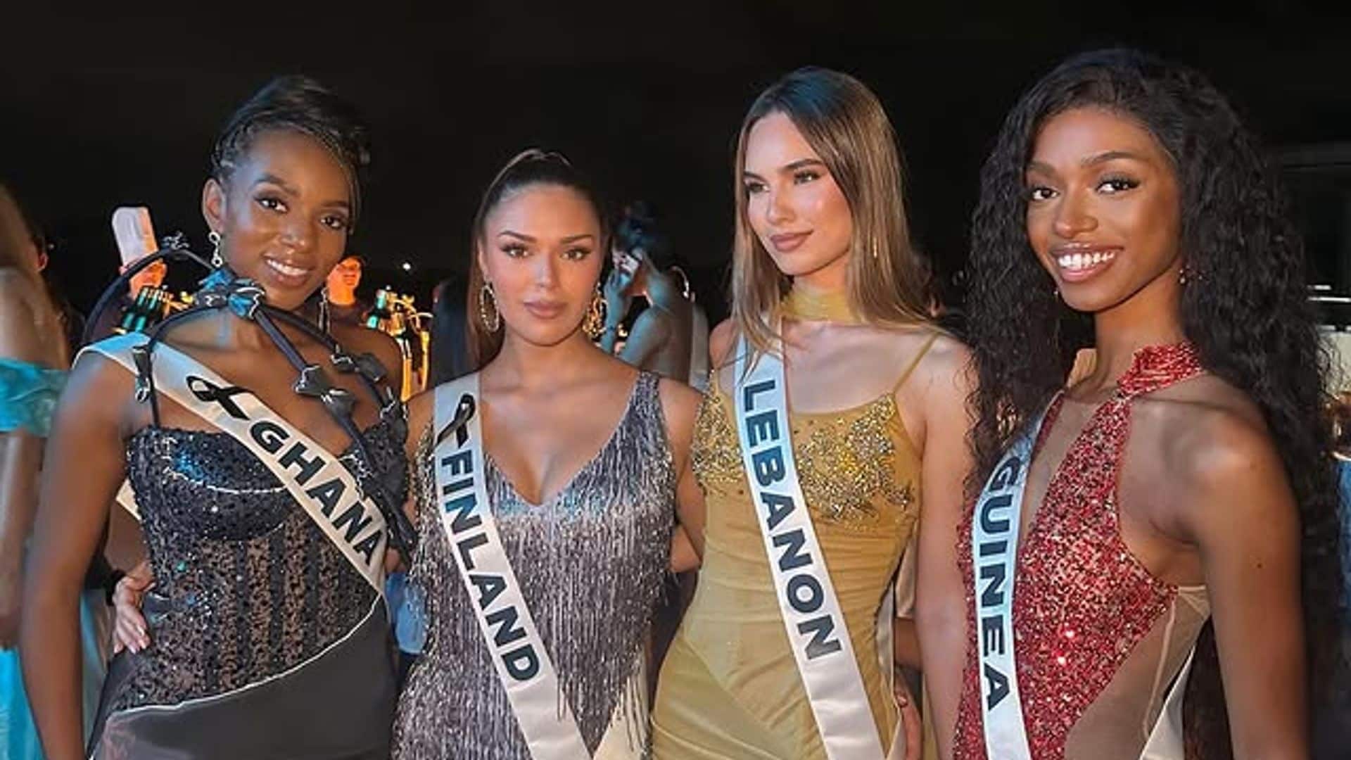 Reinas de Miss Universe con moño negro en sus bandas