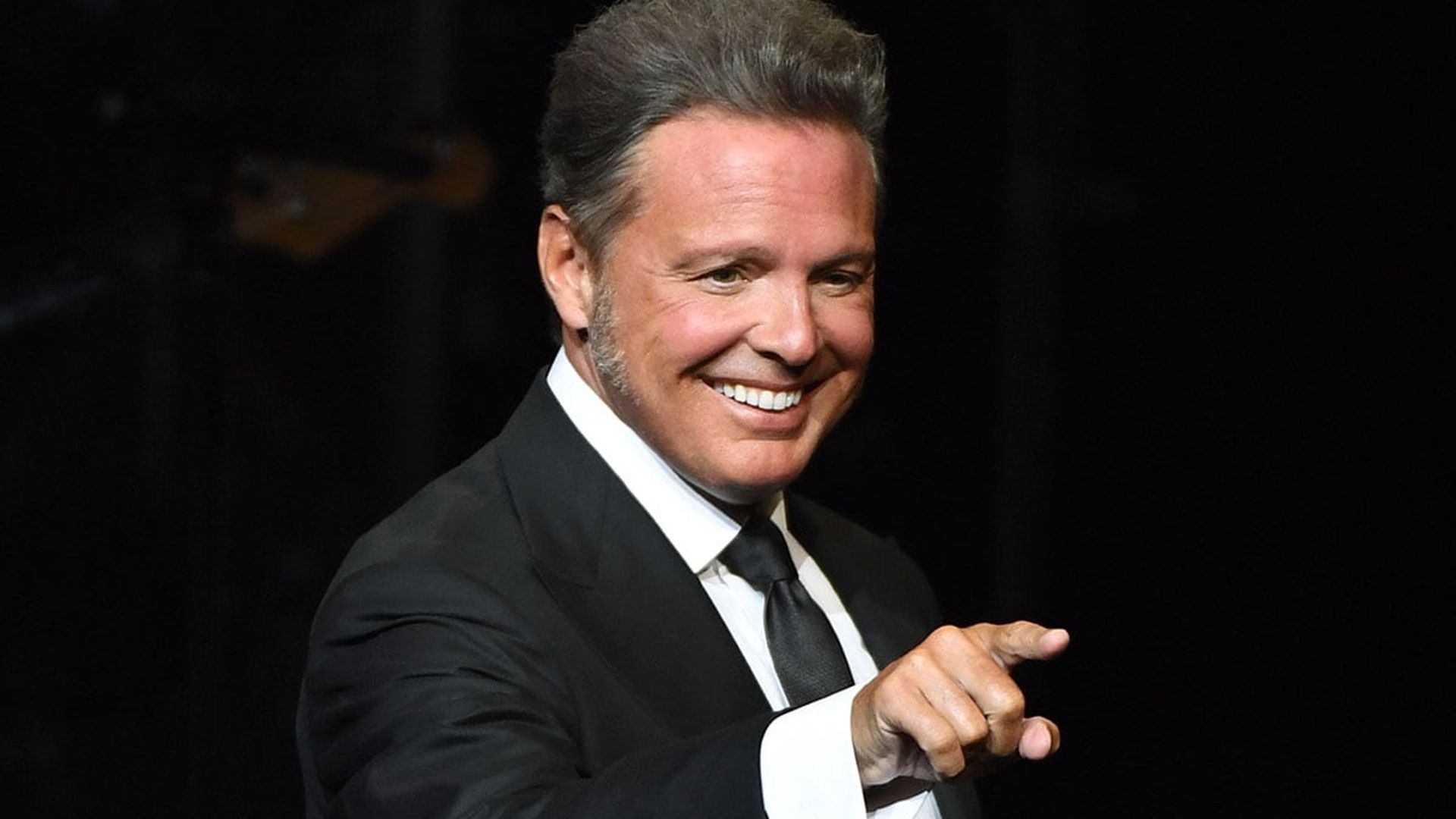Jovial y elegante, así lució Luis Miguel en su reaparición