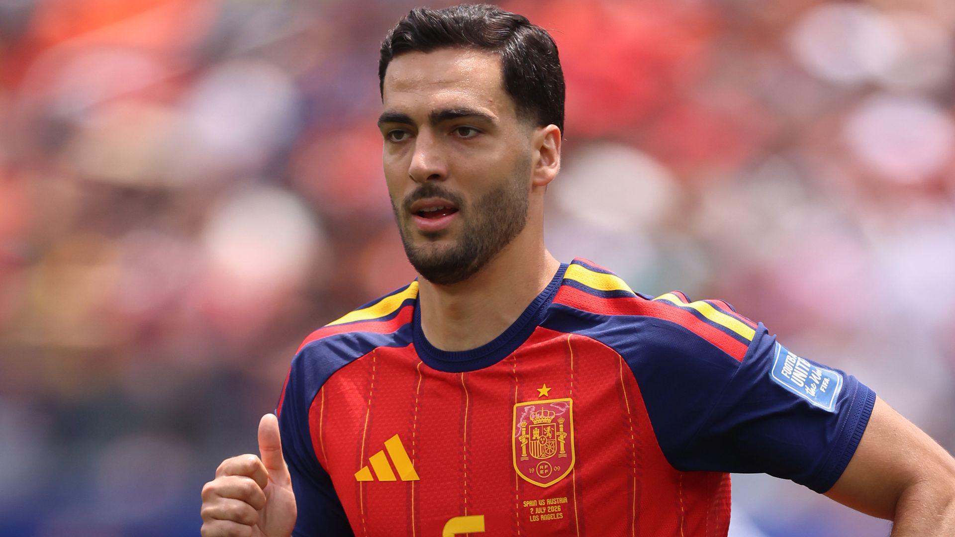Mikel Merino jugando con la selección