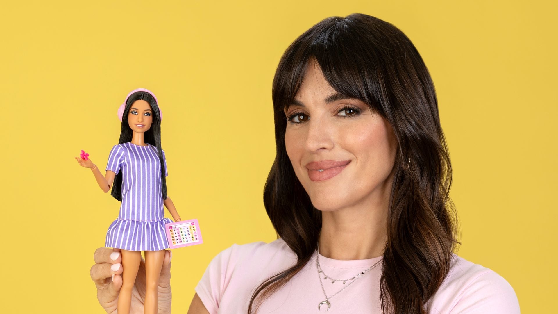 Noemí Navarro, autista, madre de un hijo autista y fundadora de MadreTEA, embajadora de la primera Barbie con autismo