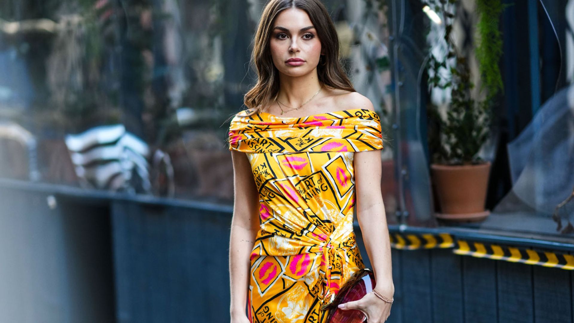 Estrena un vestido estampado en tus vacaciones y sigue llevándolo después de septiembre