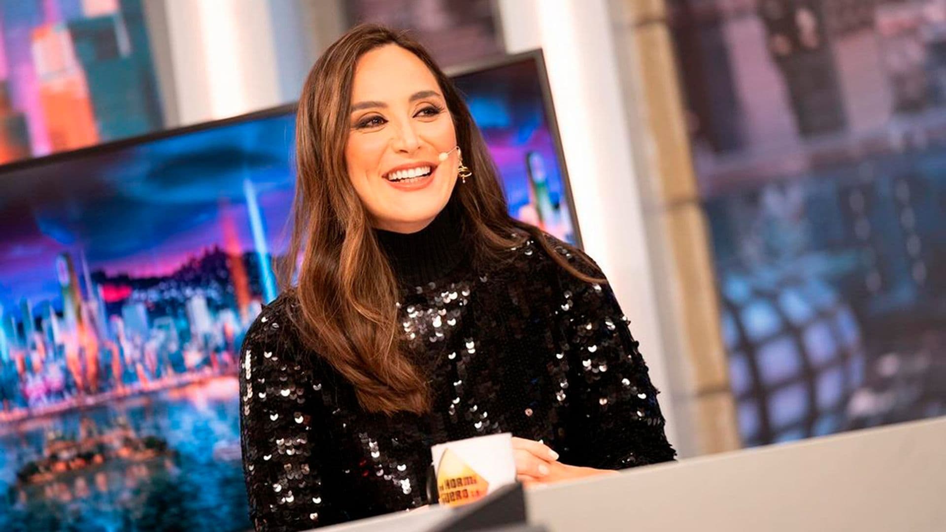 Tamara Falcó arrasa en televisión con un vestido de cuello alto y lentejuelas de Zara de edición limitada