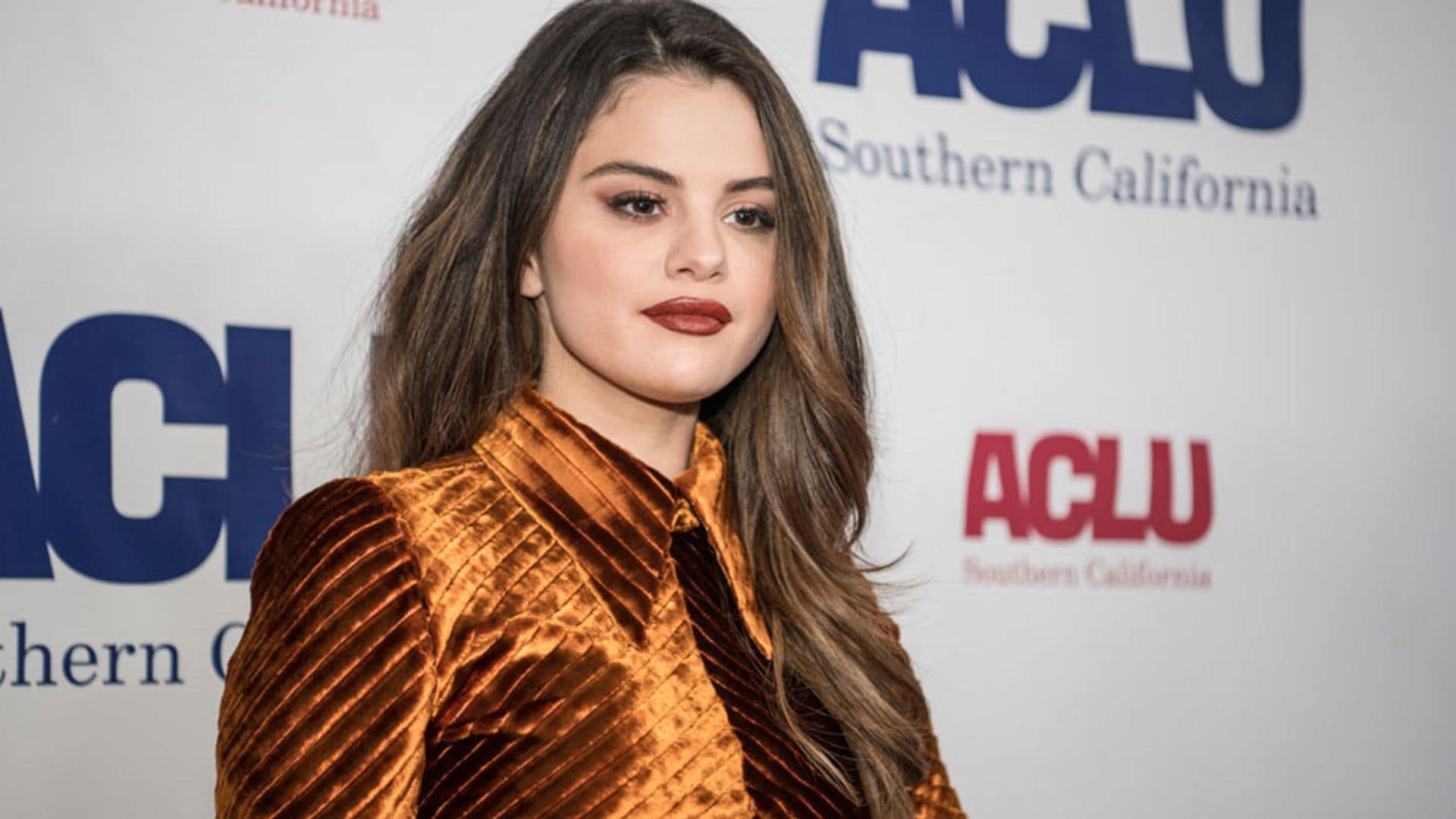 Selena Gomez sorprende con su nuevo 'hairstyle' ¡y sabemos cuál es la técnica!