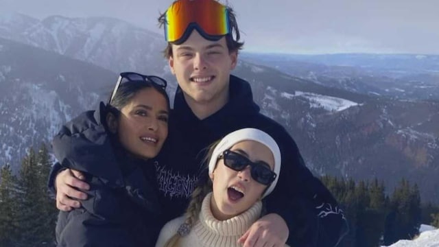salma hayek con su hija y su hijastro