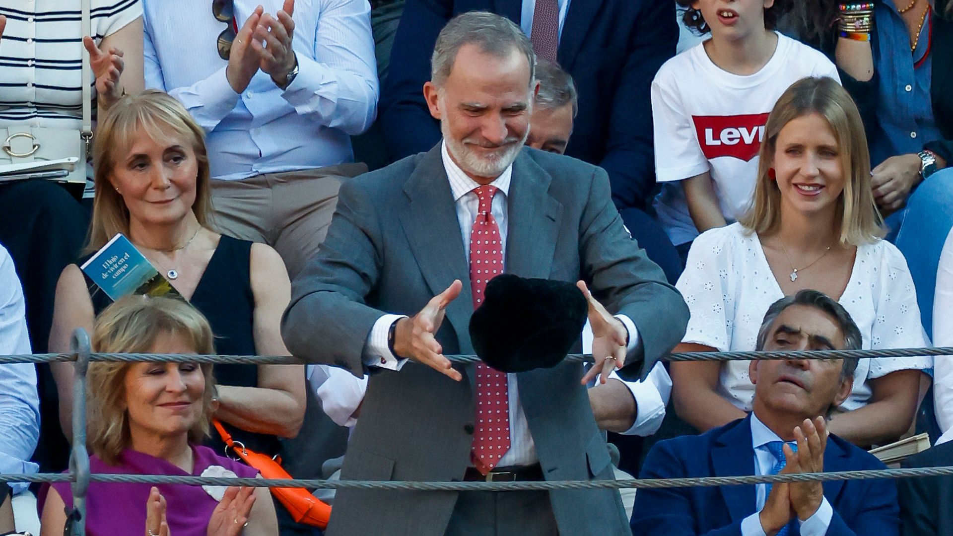 Roca Rey firma una gran tarde en Las Ventas y dedica su triunfo al rey ...