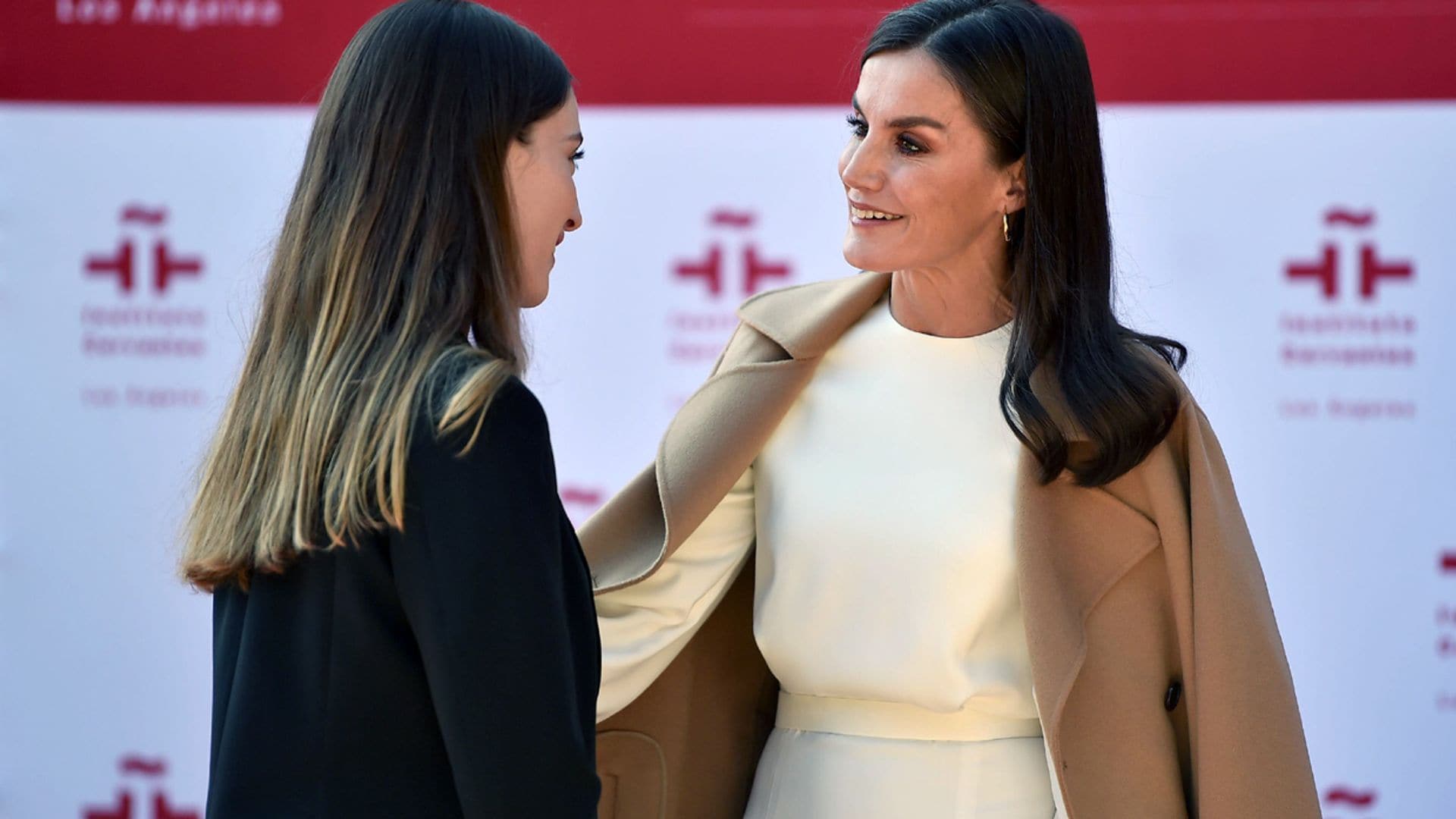 Doña Letizia impulsa el idioma y la cultura española en un acto en Hollywood con María Valverde y Gustavo Dudamel