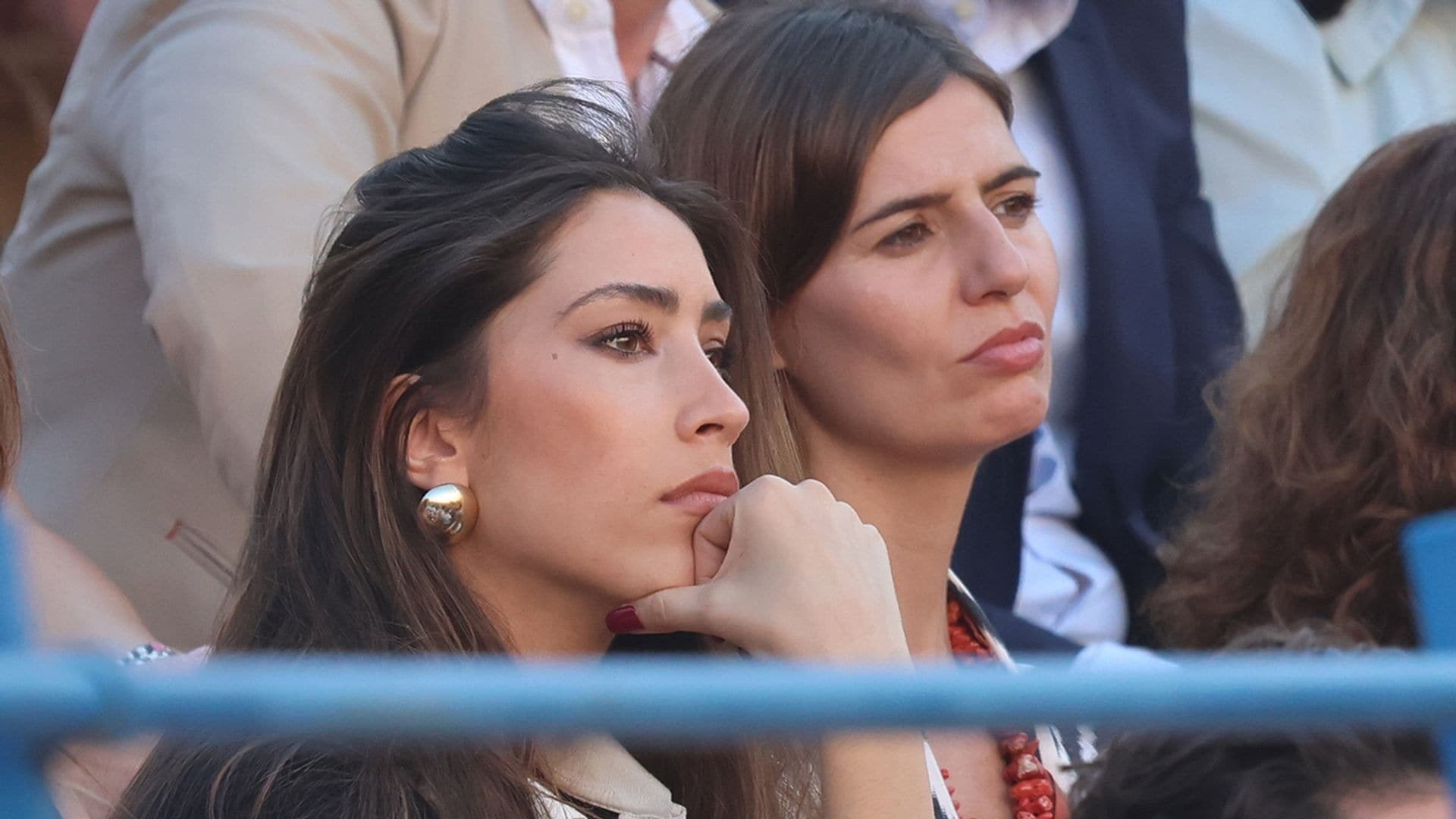La tarde taurina de Javier Conde y su hija Estrella con Miguel Baez 'El Litri' y su mujer Casilda Ybarra