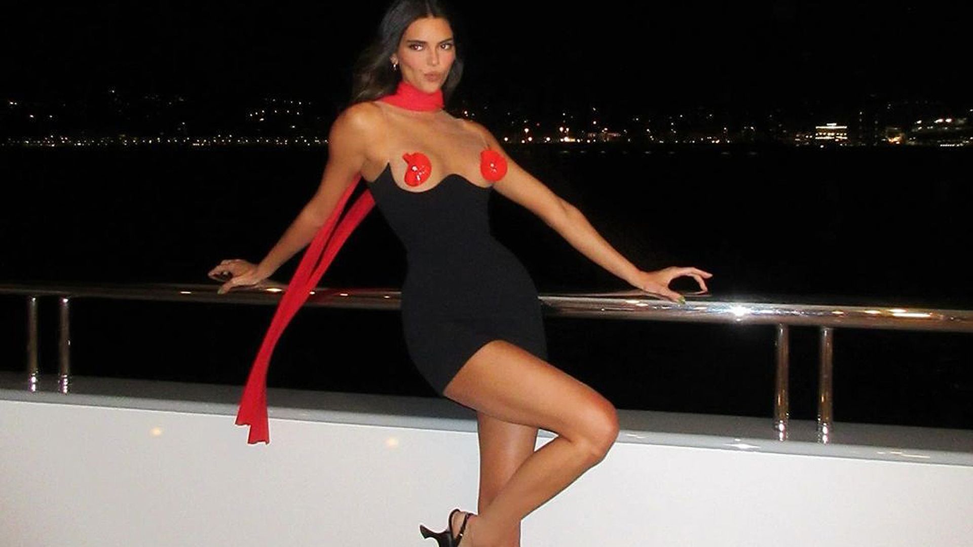 Kendall Jenner, la reina de los looks más atrevidos: transparencias, brillos...