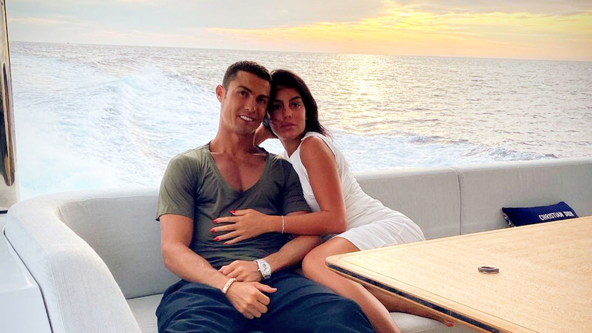 Georgina y Cristiano muestran el impresionante yate en el que están pasando sus vacaciones en familia