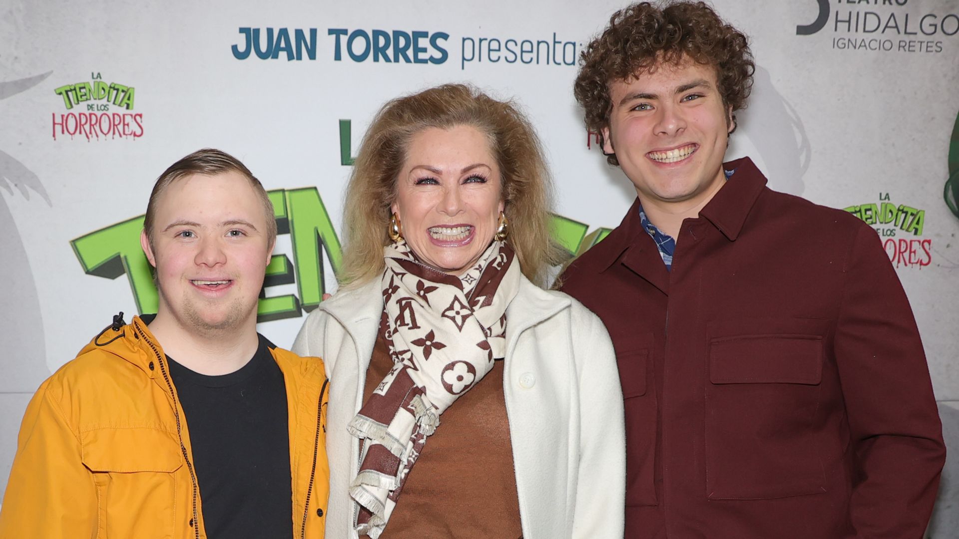Leticia Calderón con sus hijos Luciano y Carlo Collado.