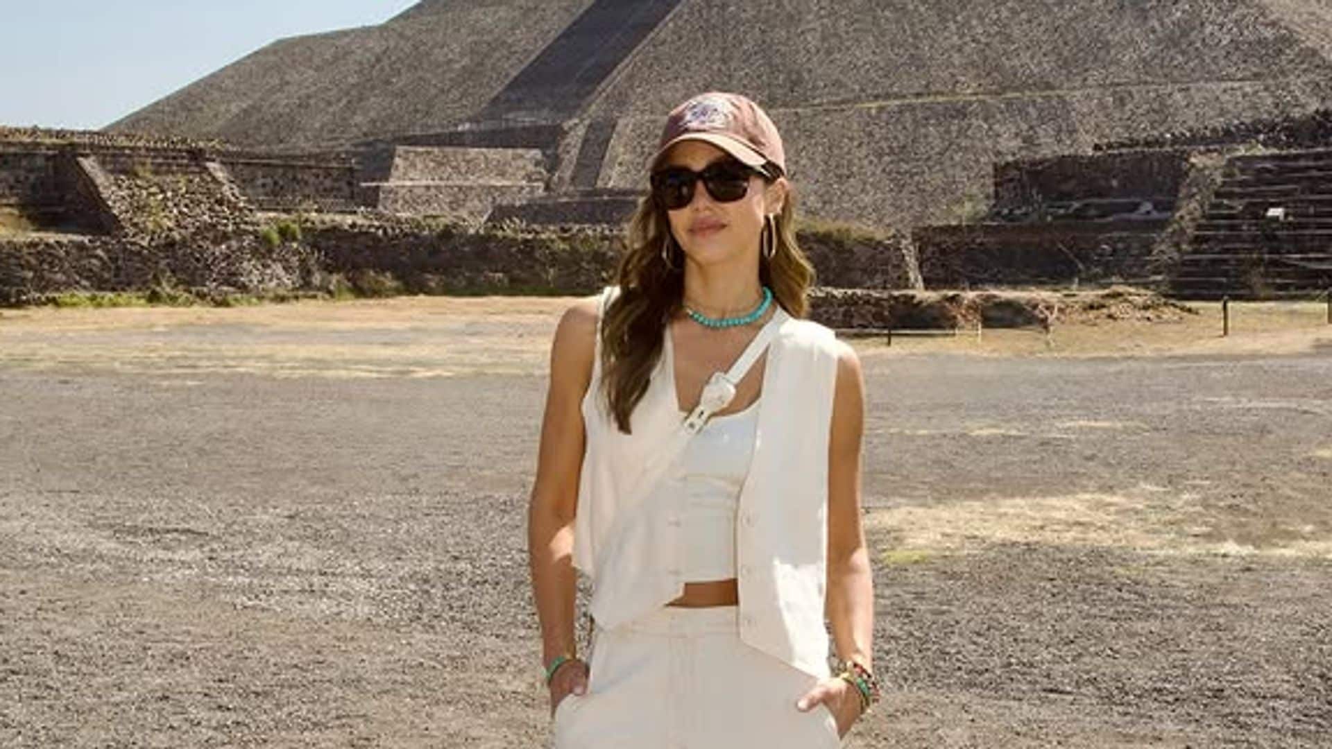 Jessica Alba explora las pirámides de Teotihuacán en México, mientras enfrenta su divorcio