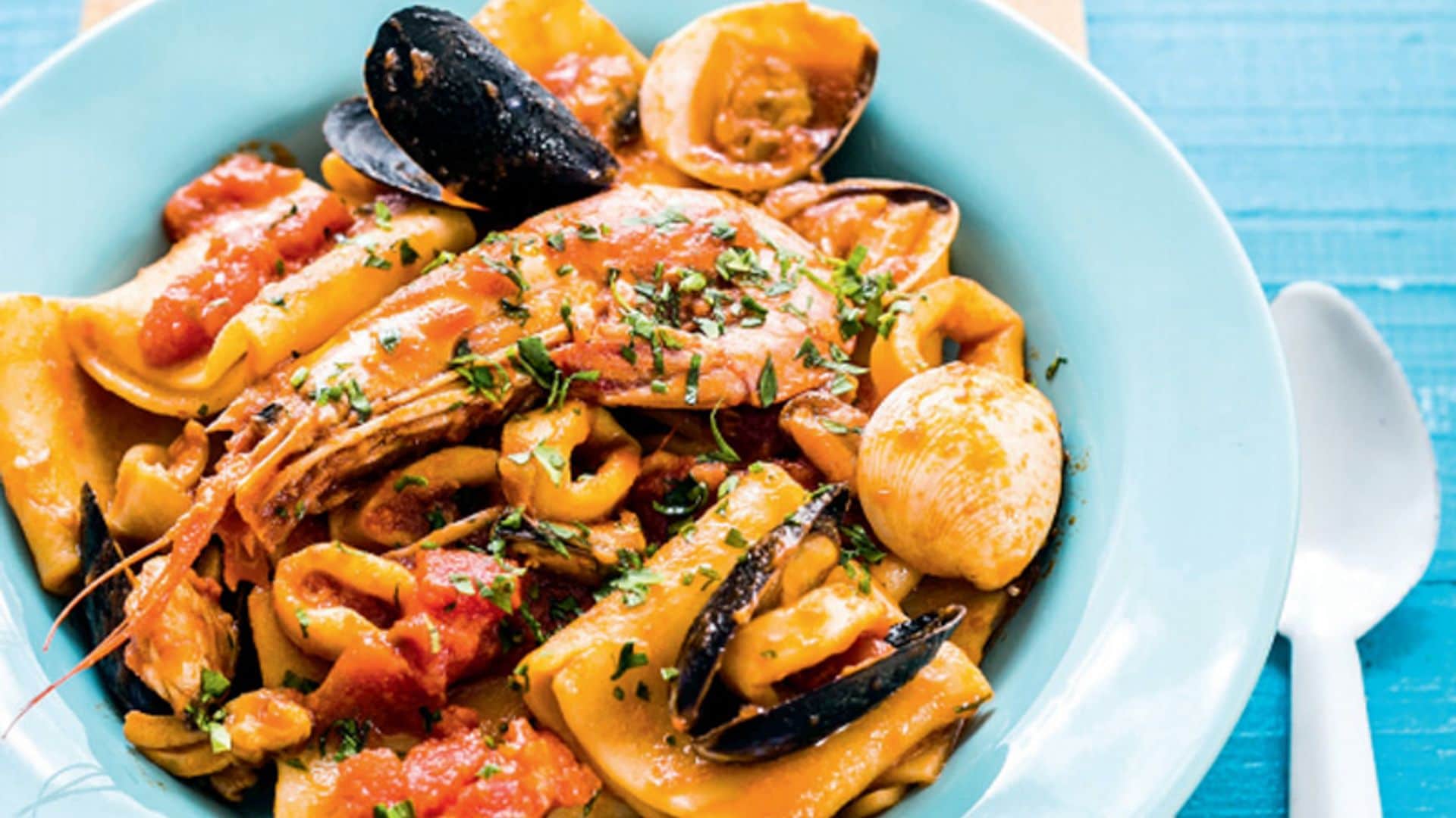 Pasta ‘paccheri’ con tomate y frutos de mar