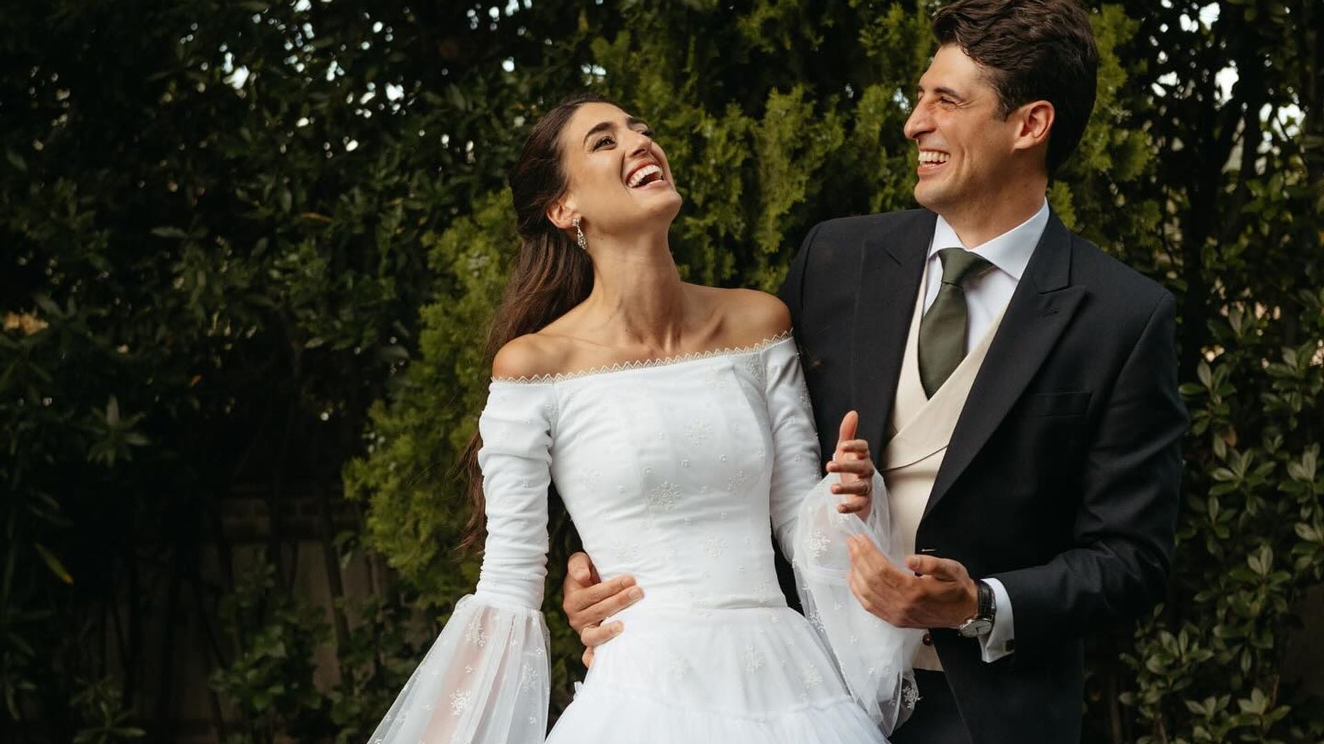 Las novias más virales llevan vestidos de volantes y estos nos han enamorado