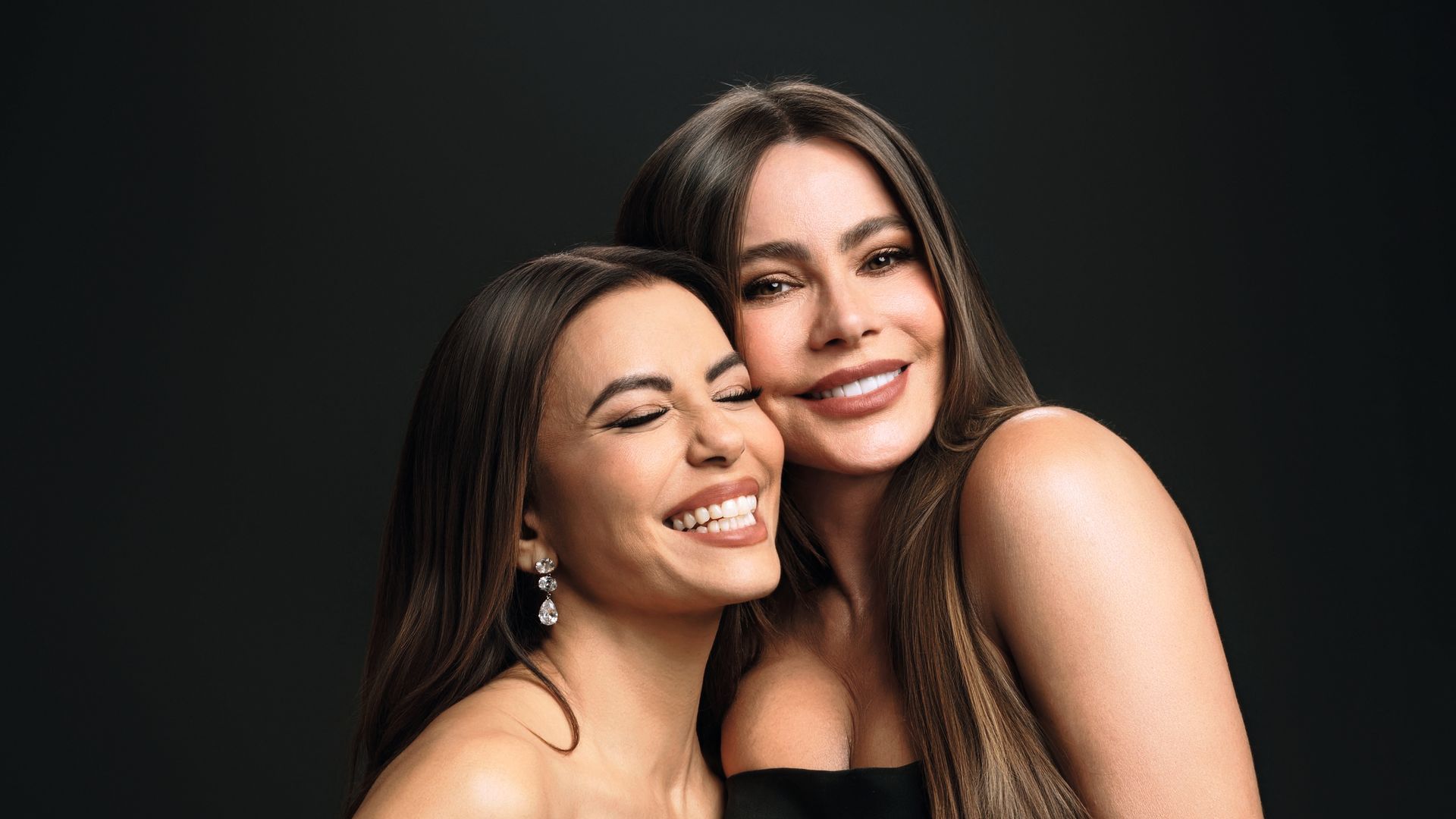 Sofía Vergara y Eva Longoria en ¡HOLA!: el posado más buscado de las reinas latinas de Hollywood