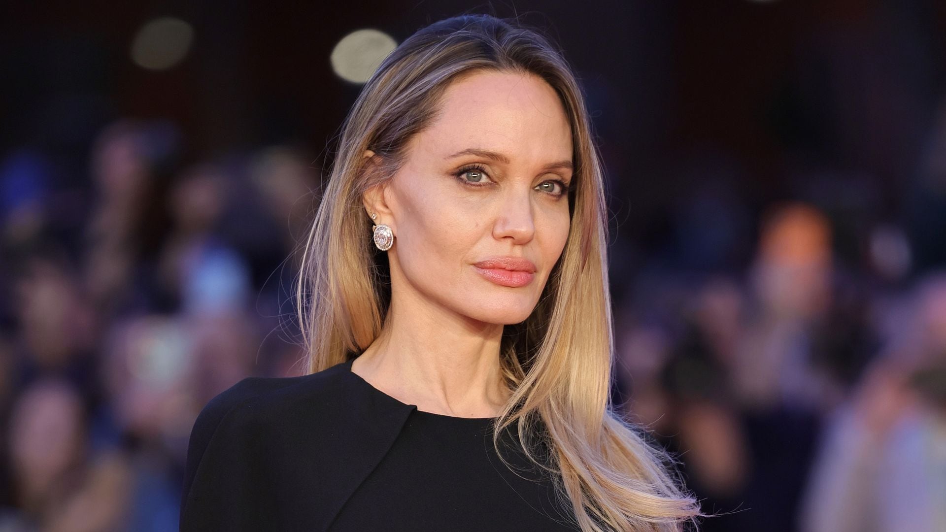 Angelina Jolie en la alfombra roja de su película "Couture" en el Festival de Cine de Roma, en octubre de 2025.