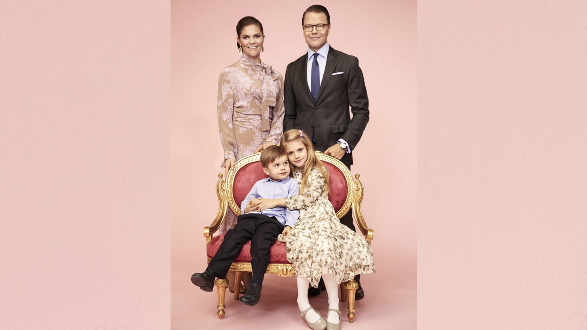'La vie en rose': la nueva imagen 'secreta' de Victoria y Daniel de Suecia con sus hijos