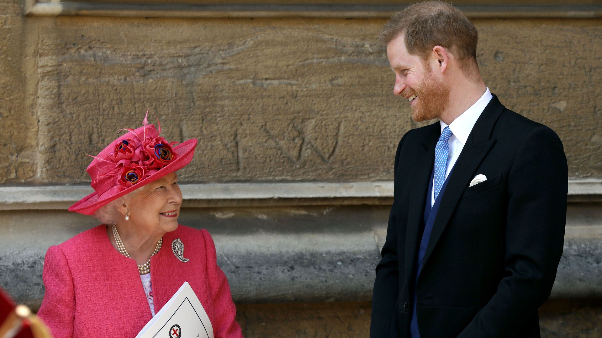 La reina Isabel II y el príncipe Harry en la Capilla de Sn Jorge en 2019.