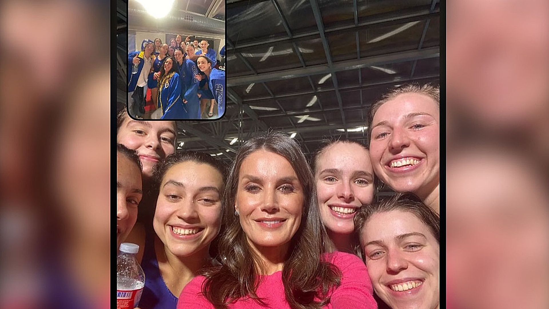El momento viral de la reina Letizia con las jugadoras de waterpolo que le une con la Generación Z
