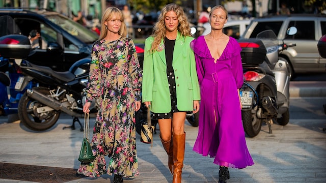 Jeanette Friis Madsen, Emili Sindlev y Thora Valdimars en clave street style frente al desfile de Alberta Ferretti, S/S 2020