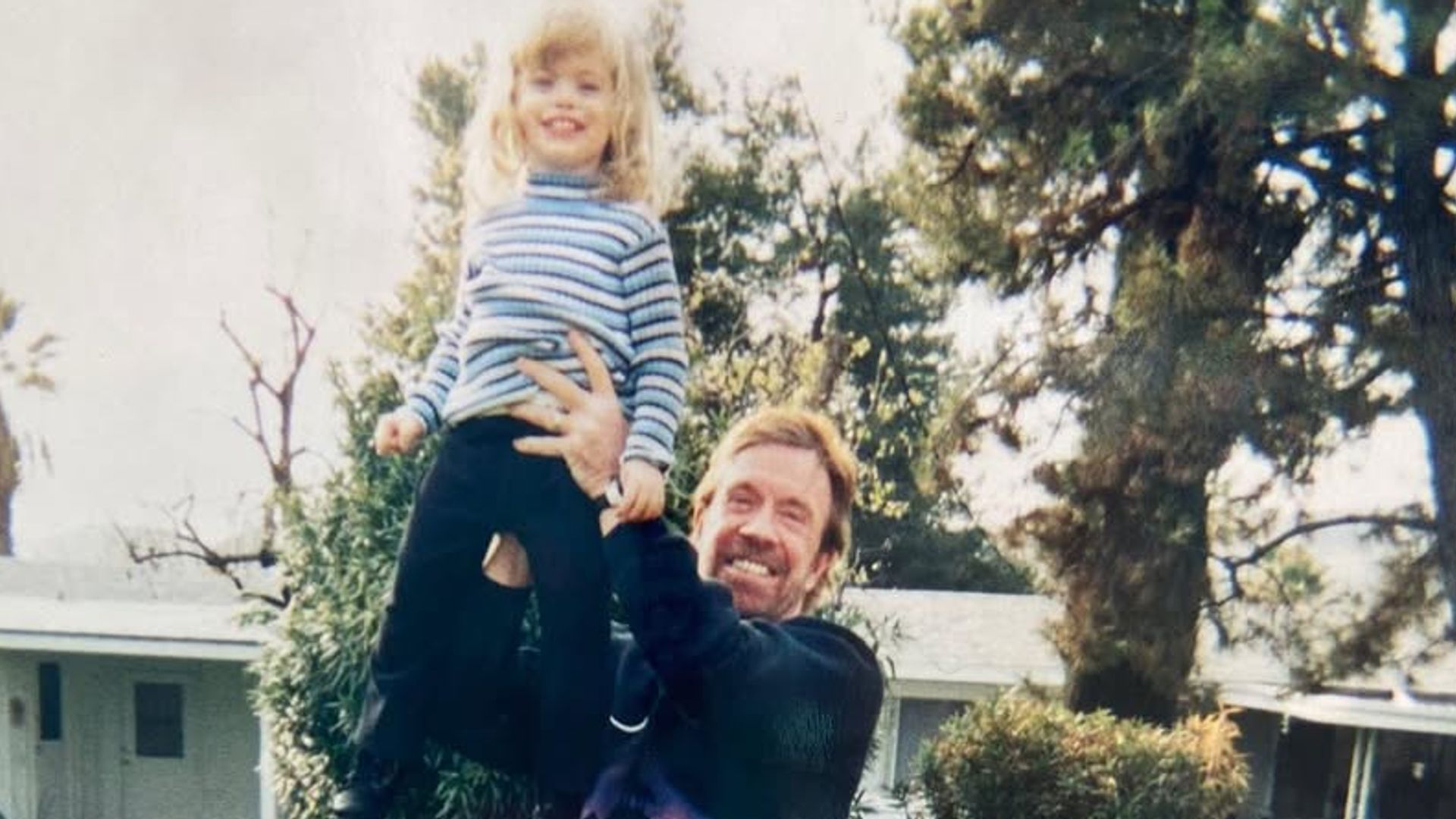 Los mellizos de Chuck Norris emocionan con su carta de despedida: así era su numerosa familia, con hija secreta incluida