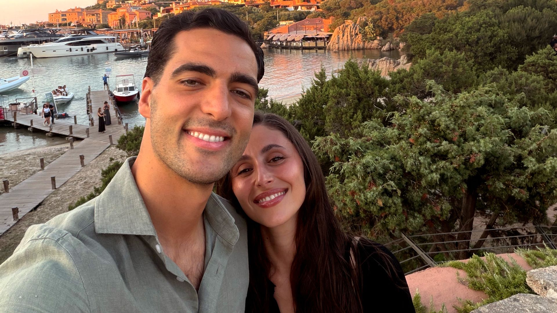 Las vacaciones más dulces y especiales de Mikel Merino, estrella de la Selección, con su mujer y su bebé de apenas 3 meses