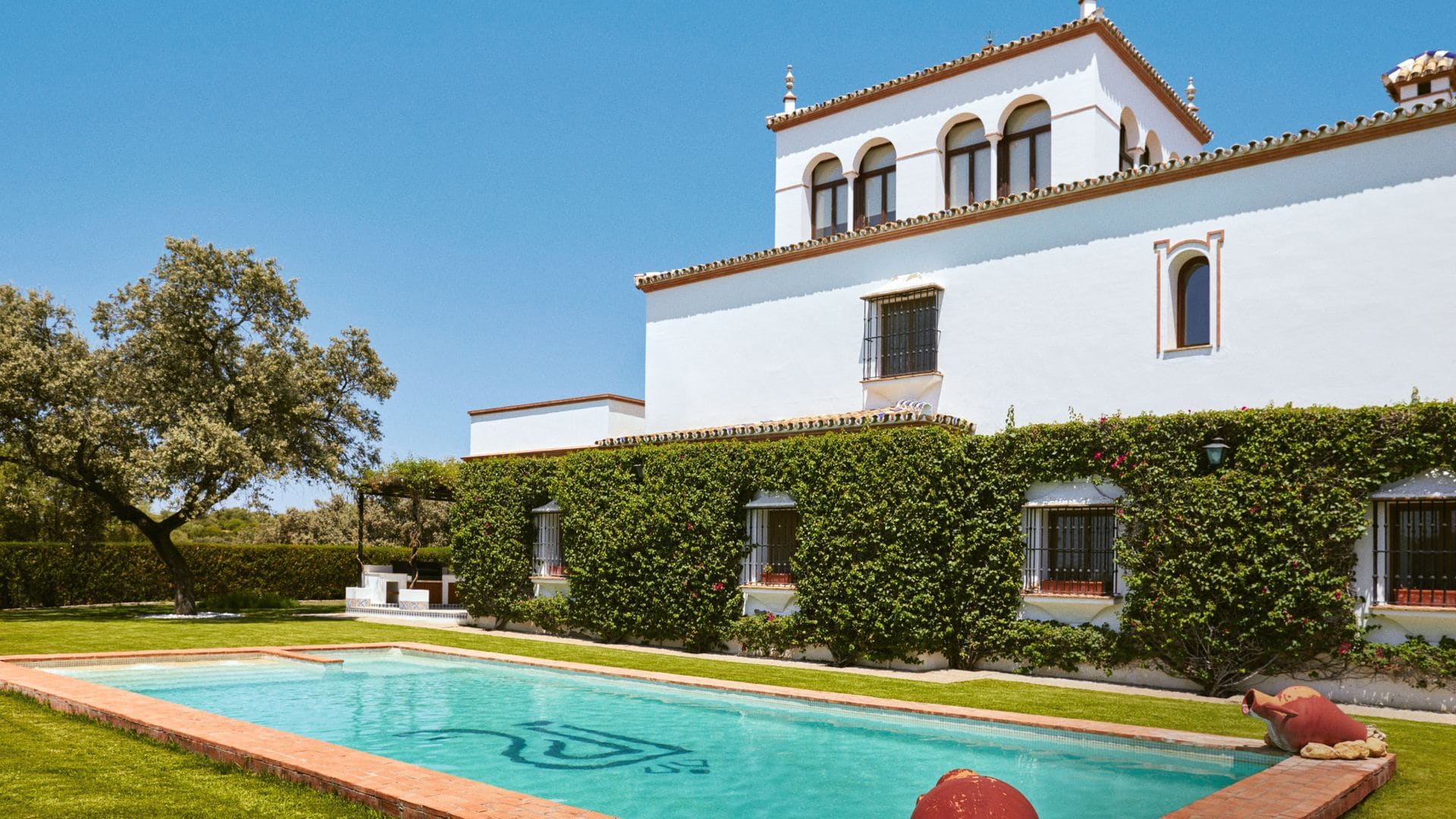ANDRÉS ROCA REY EL DIESTRO QUE BATE RÉCORDS, REFLEXIONES CON "¡HOLA!" EN "LA CONSENTIDA", SU FINCA SEVILLANA, SOBRE LOS SUEÑOS CUMPLIDOS, LA FAMILIA Y EL AMOR 