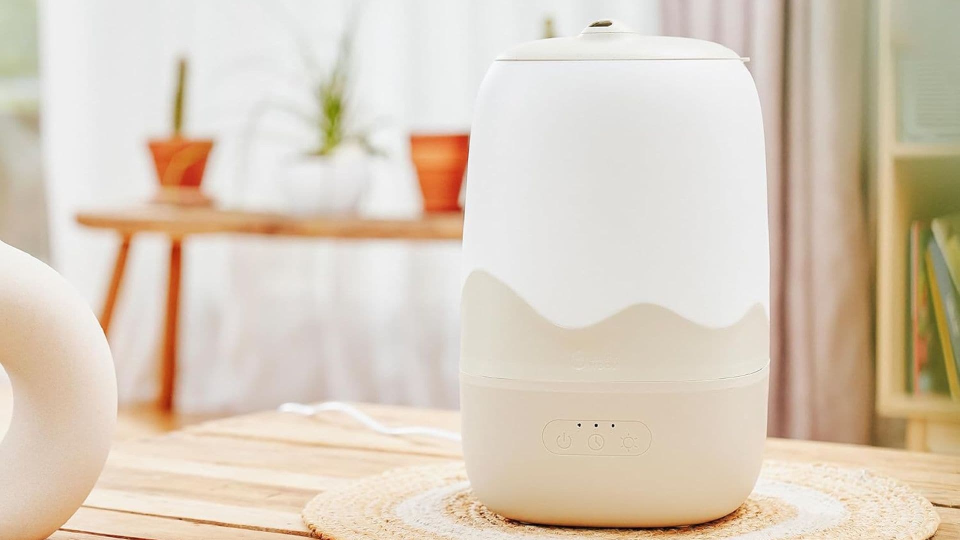 Humidificador Babymoov sobre mesa en el salón