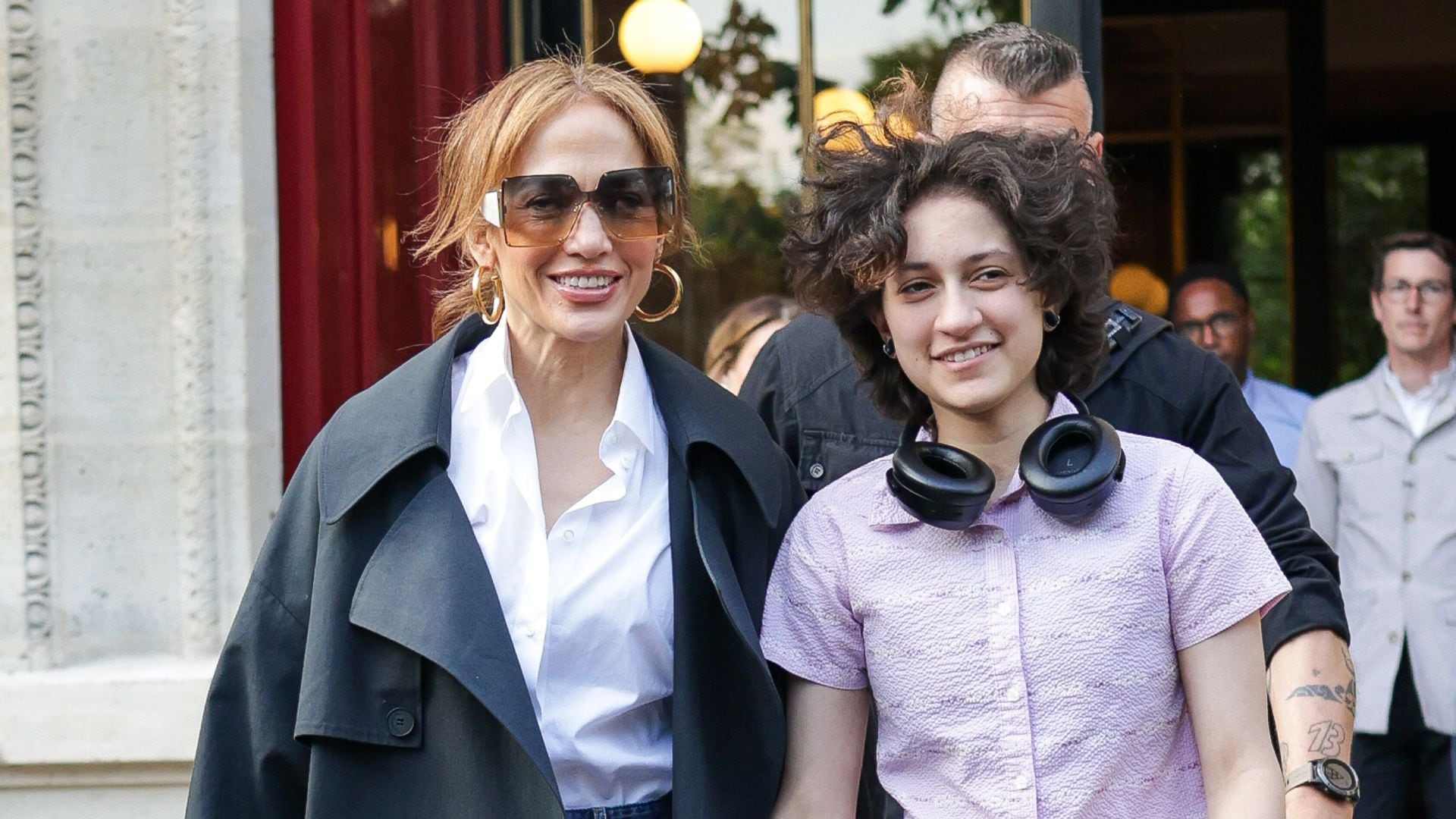 Emme, la hija de Jennifer Lopez, se convierte en la mejor acompañante de su madre para ir al teatro