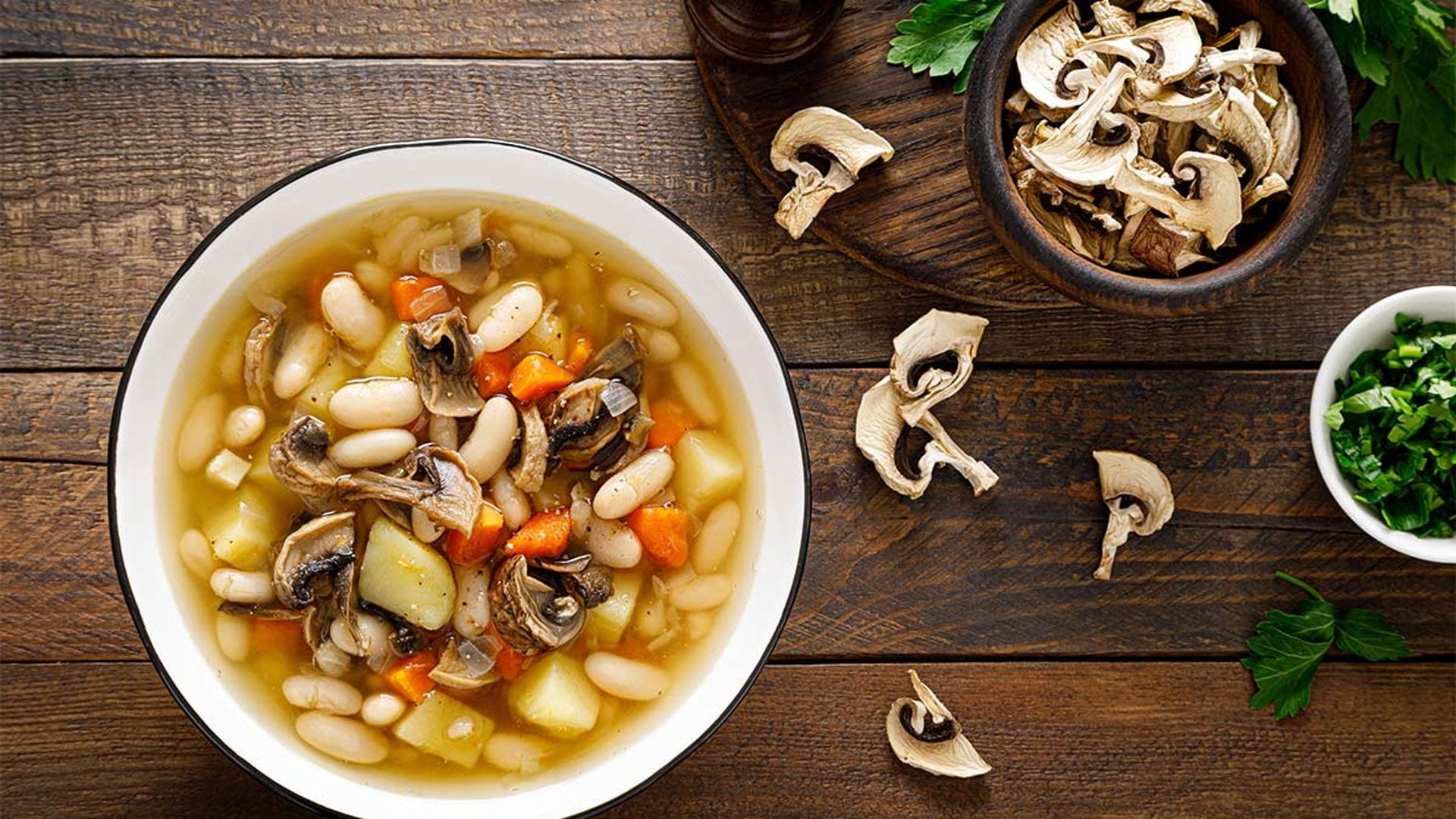 Sopa de judías blancas con patata y champiñón