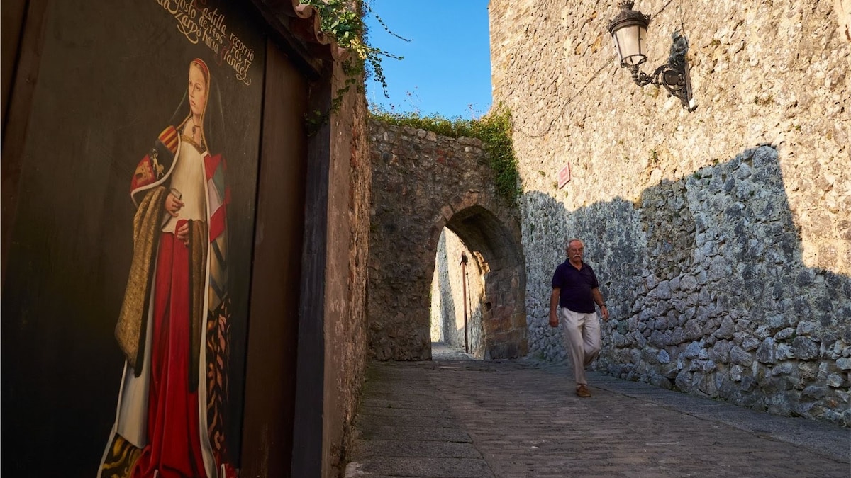 El pueblo de Cantabria que viaja al siglo XVI cada septiembre: una fiesta que revive el desembarco de Carlos V