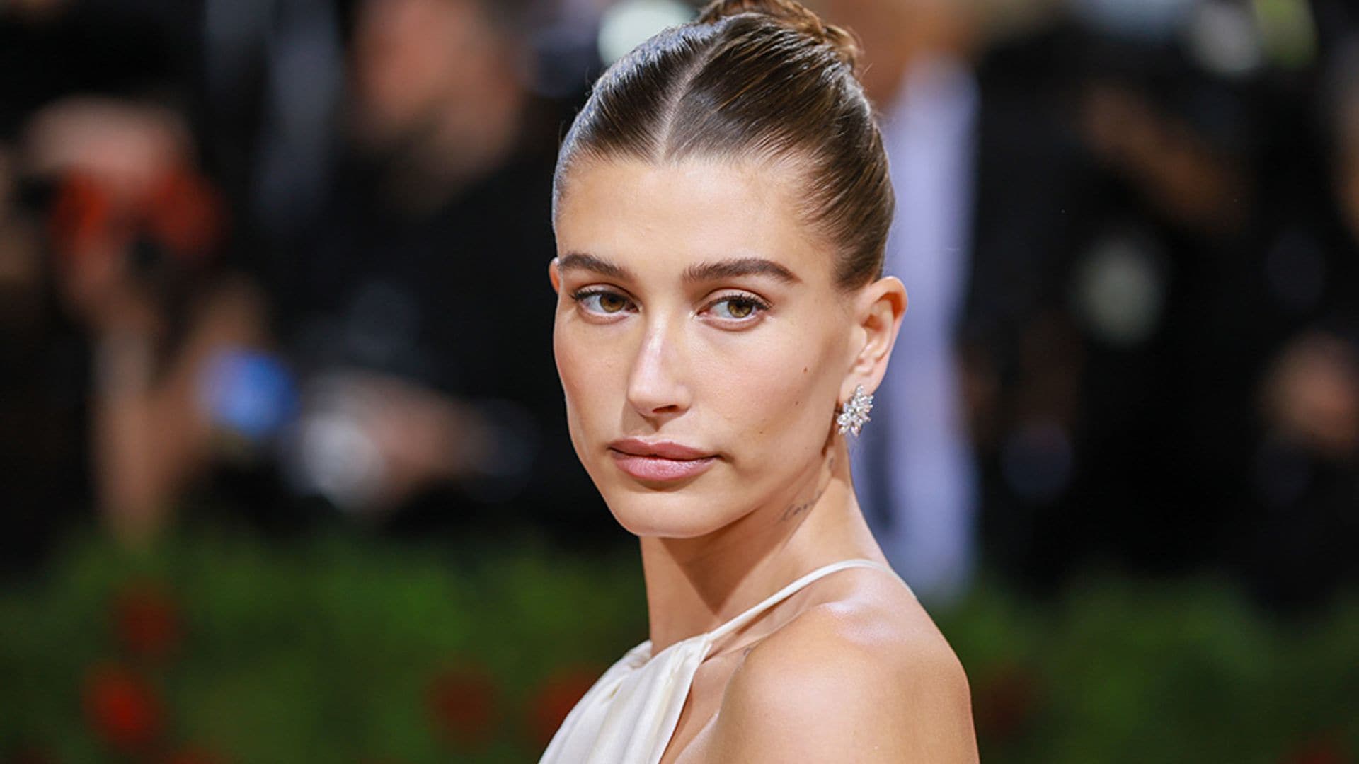 El ritual anti-ojeras con el que Hailey Baldwin ilumina su piel antes de un evento