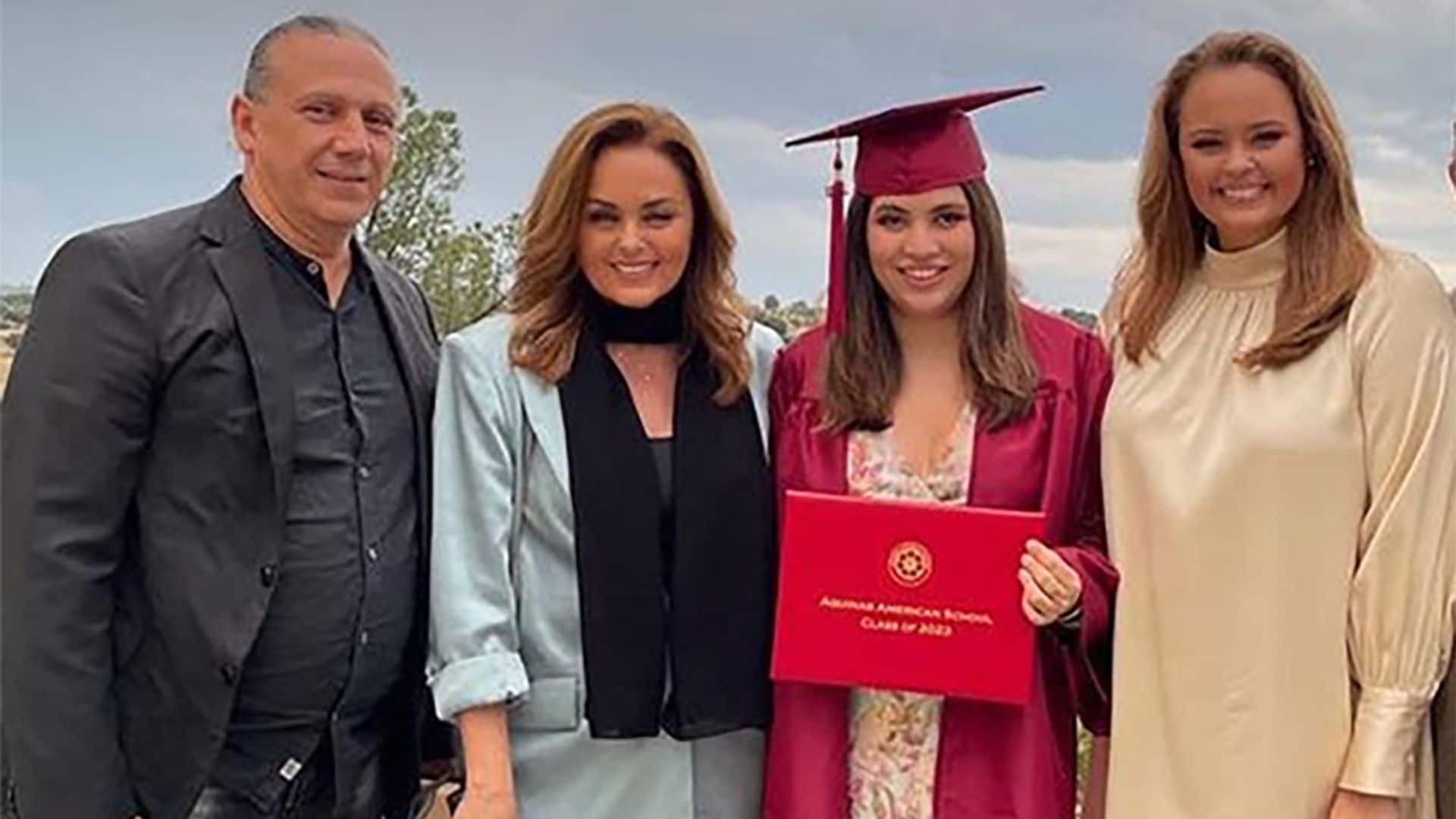 Carmen Morales con su exmarido, Luis Guerra, en la graduación de la hija de Shaila