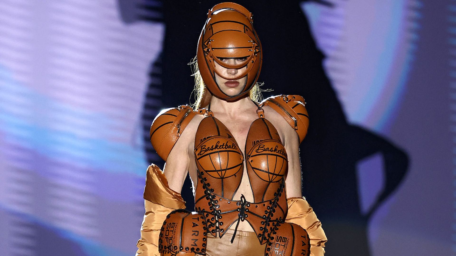 El desfile de Maya Hansen