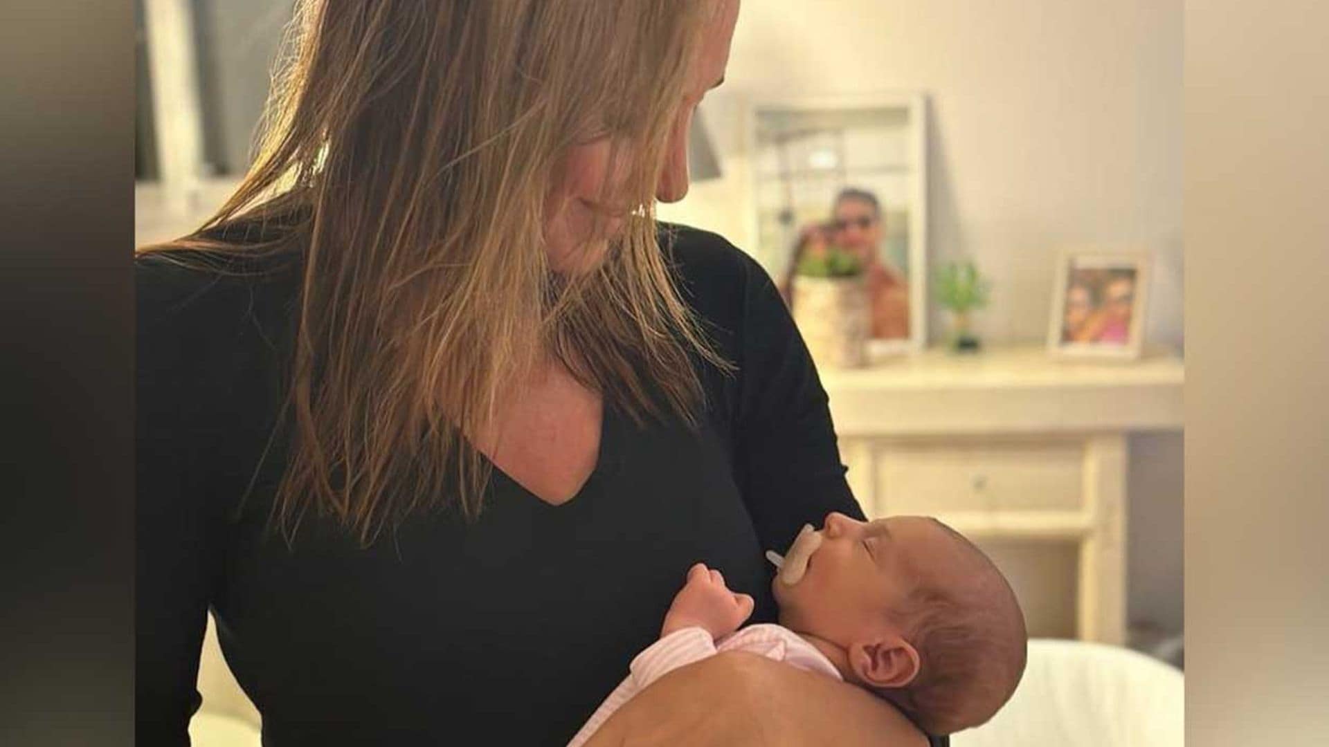 Elsa Anka comparte sus primeras imágenes ejerciendo de abuela ¡y se derrite con su nieta!