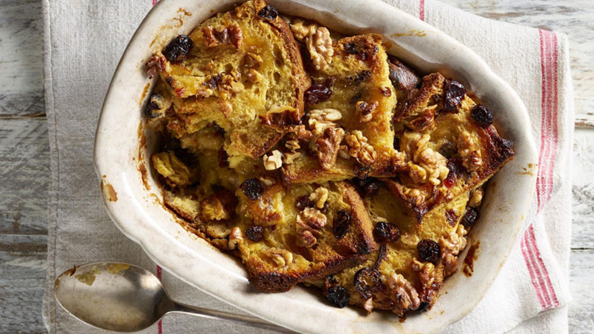 Pudin de panettone con nueces