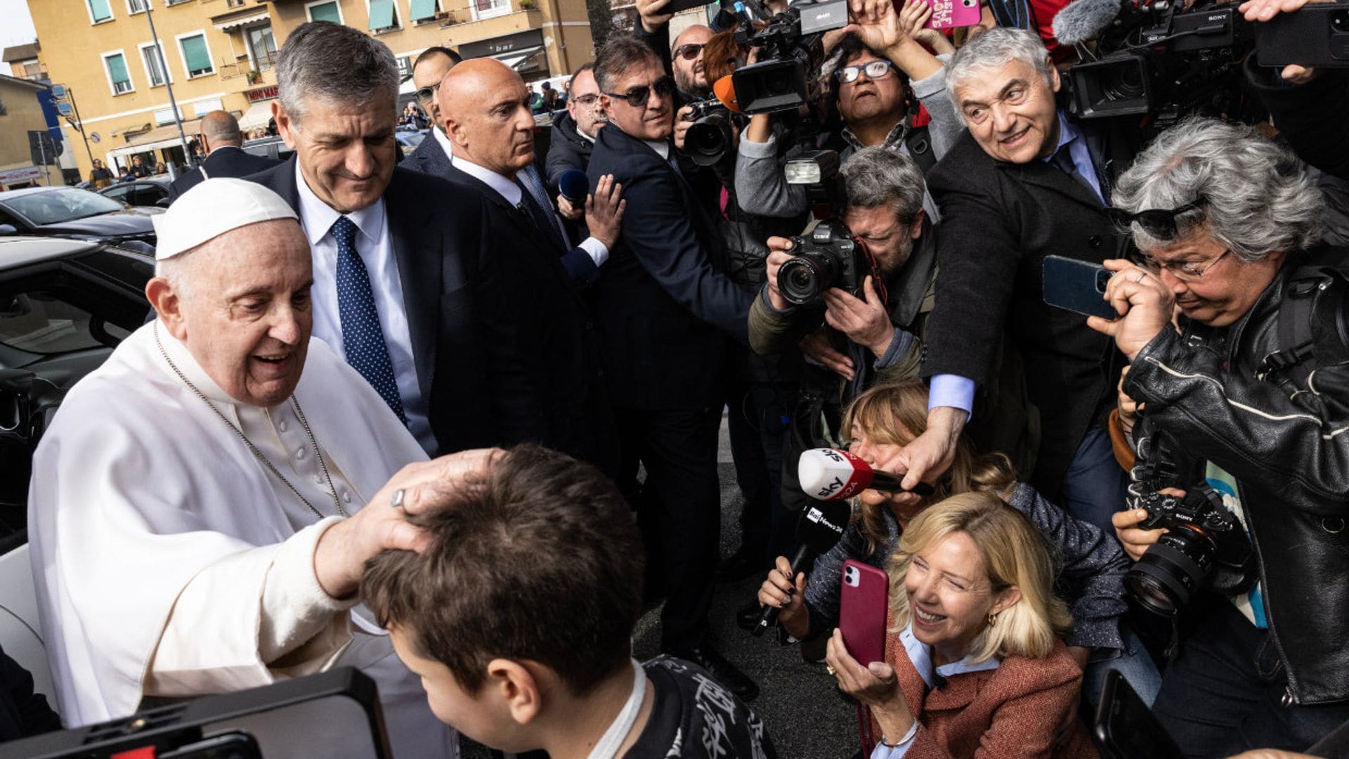 El Papa Francisco recibe el alta hospitalaria tras varios días ingresado por una infección respiratoria