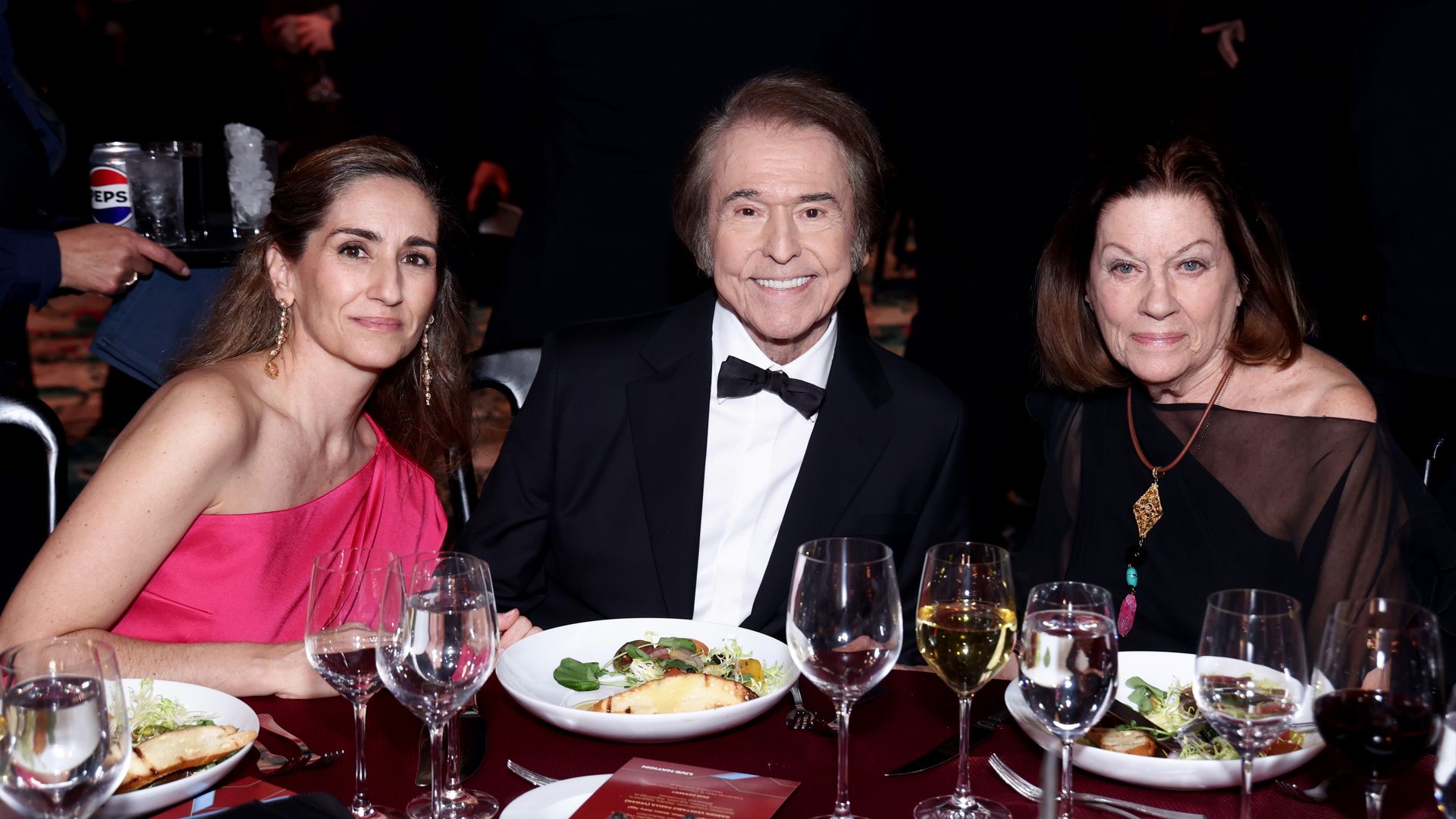 Raphael bromea sobre los pretendientes de su hija y les manda un claro aviso: "Primero un parlé"