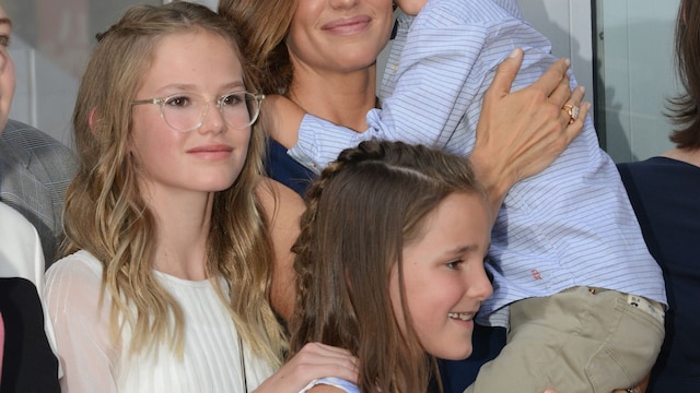 Jennifer Garner posa con sus hijos Violet Affleck, Samuel GarnerAffleck y Seraphina Rose Elizabeth Affleck en Hollywood