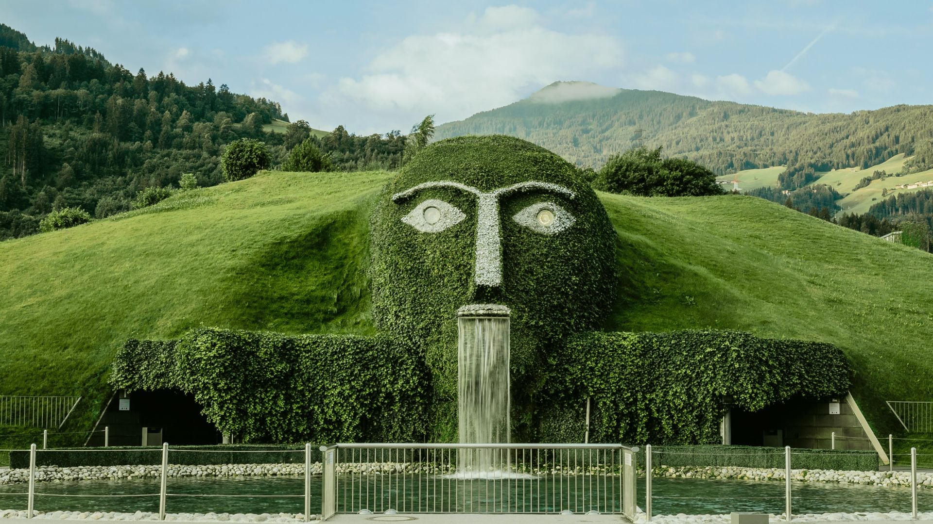 Viajamos al pueblo escondido de Austria donde Swarovski fabrica los diamantes más buscados
