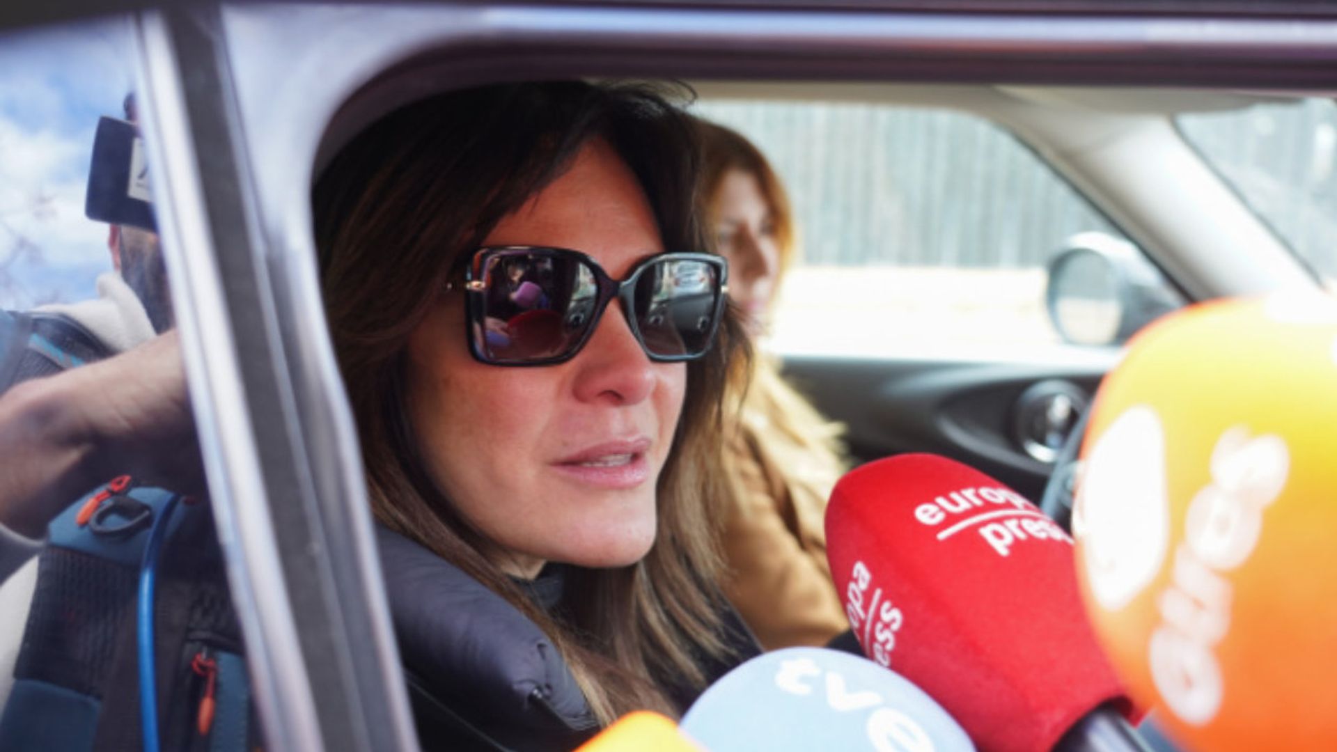 La familia de Paco Arévalo le despide arropada por grandes amigos como Fabiola Martínez
