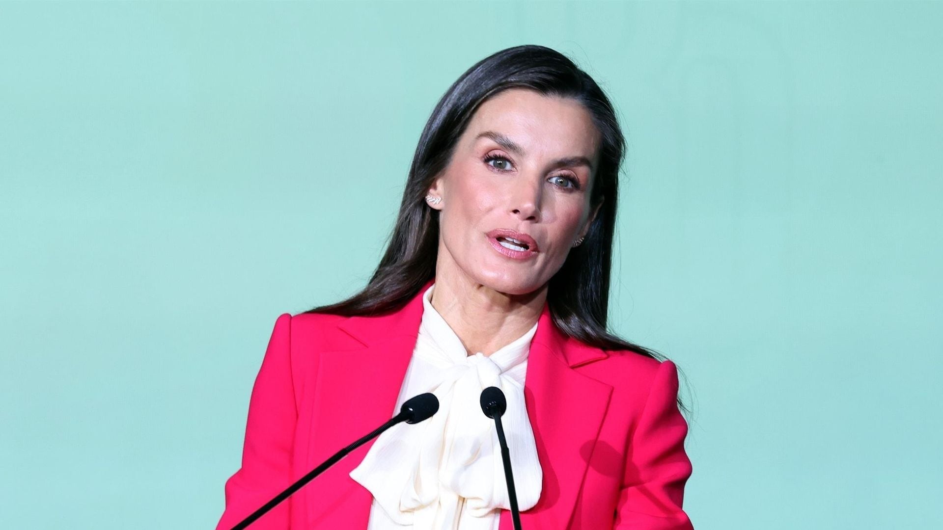 El retoque de maquillaje que no perdona la reina Letizia es su mejor truco para un look más duradero