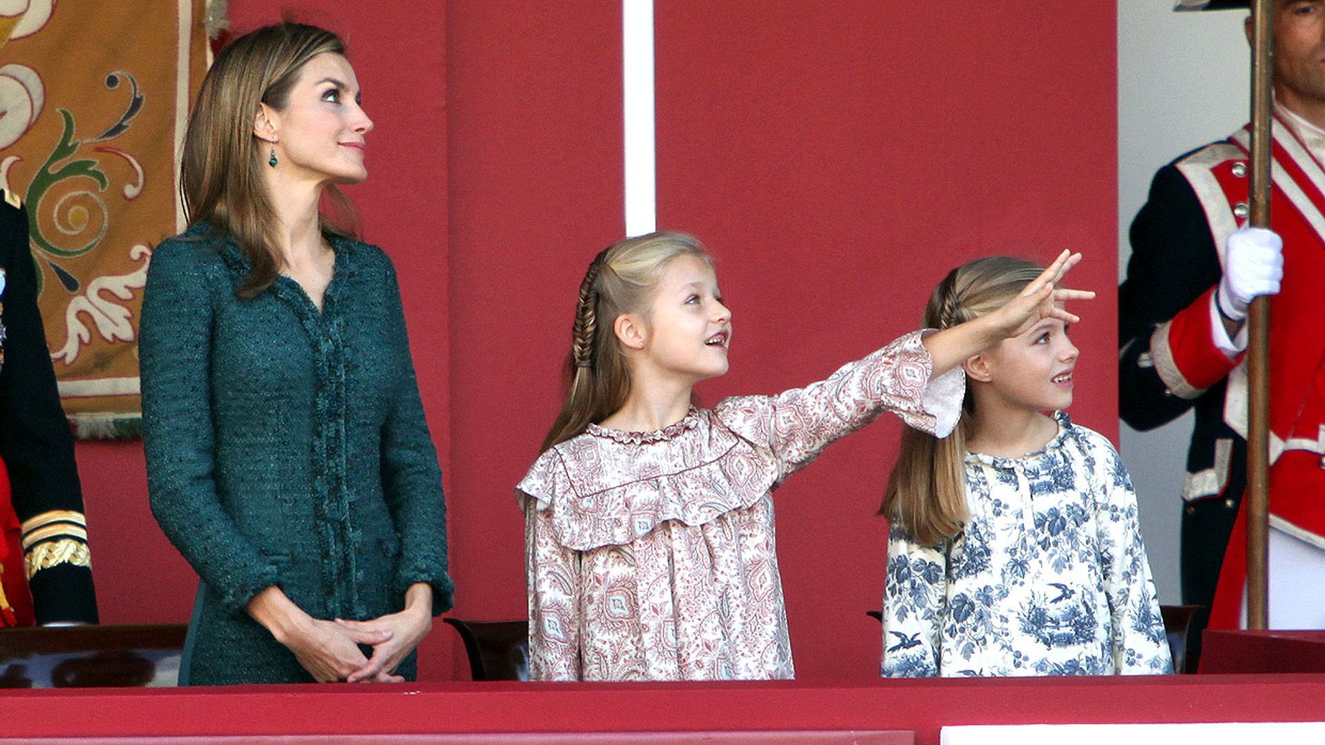 Las anécdotas y momentos para el recuerdo de la princesa Leonor y la infanta Sofía en la Fiesta Nacional