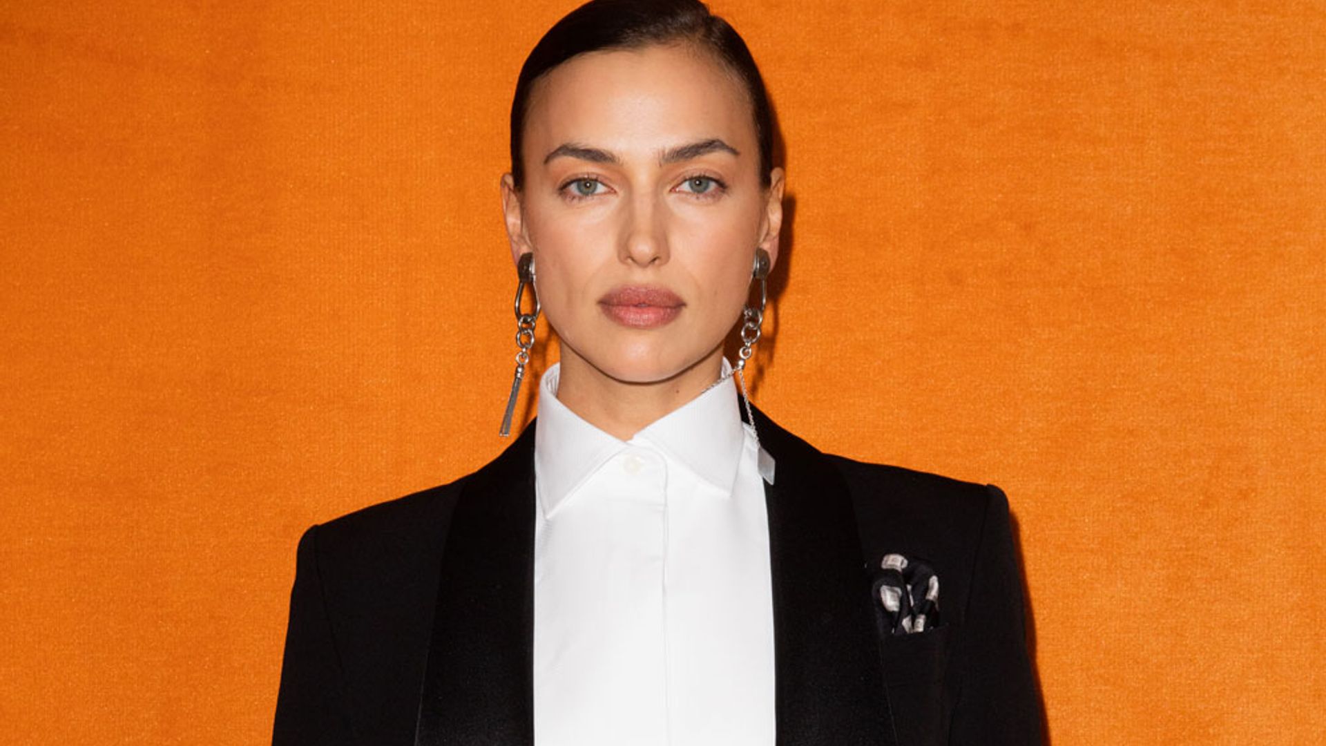 Botas militares, el básico favorito de Irina Shayk que te va a solucionar el otoño